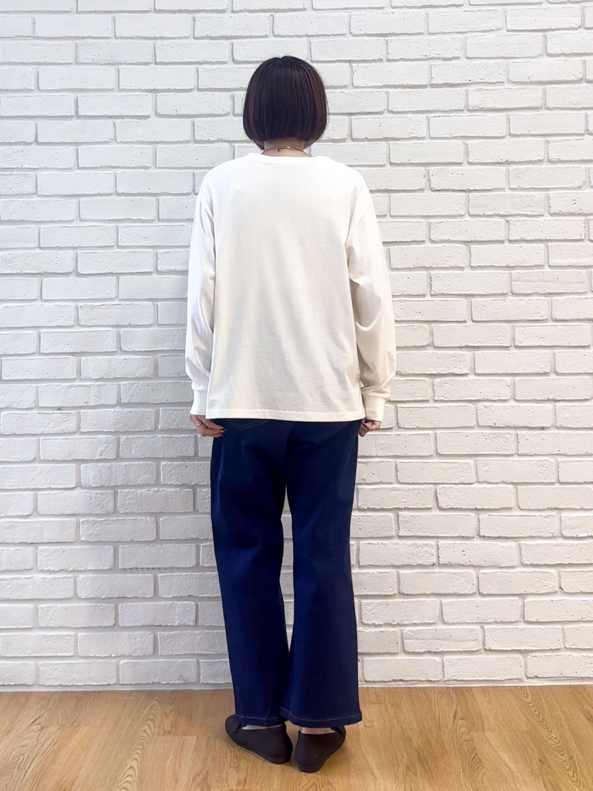 𝐜𝐡𝐢𝐤𝐚さんの「SHOO･LA･RUE｜【S-LL/洗濯機可】なめらかさが心地いい。スエード調ポケットシャツ」を使ったコーディネート