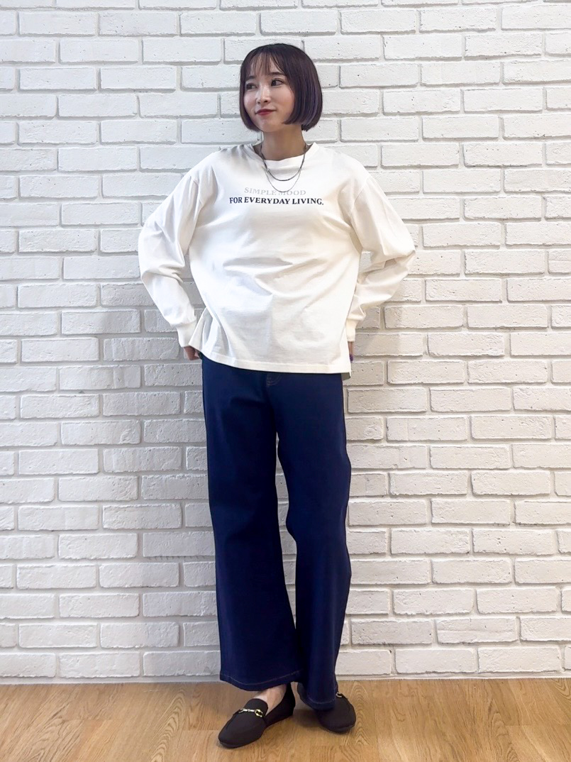 𝐜𝐡𝐢𝐤𝐚さんの「SHOO･LA･RUE｜【S-LL/洗濯機可】なめらかさが心地いい。スエード調ポケットシャツ」を使ったコーディネート