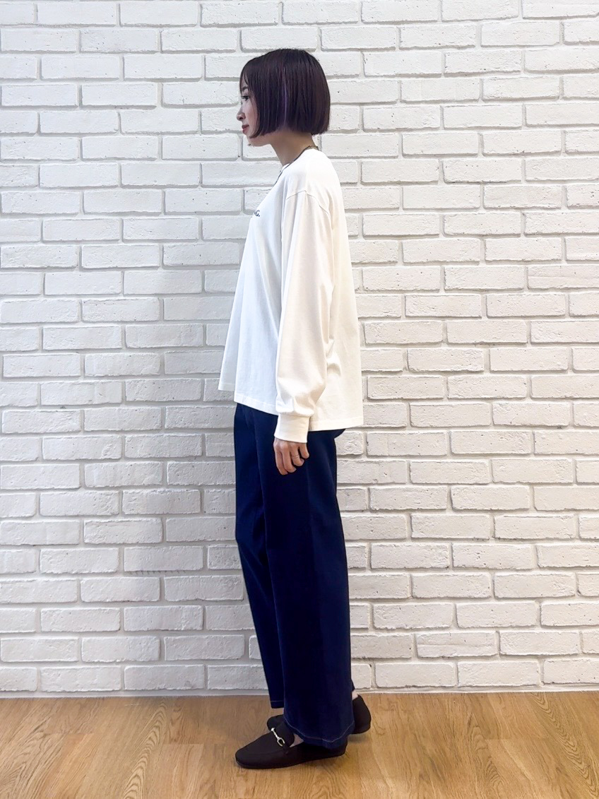 𝐜𝐡𝐢𝐤𝐚さんの「SHOO･LA･RUE｜【S-LL/洗濯機可】なめらかさが心地いい。スエード調ポケットシャツ」を使ったコーディネート