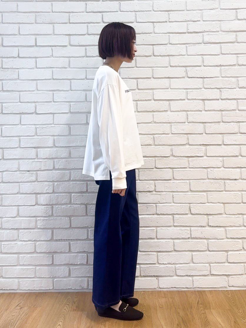 𝐜𝐡𝐢𝐤𝐚さんの「SHOO･LA･RUE｜【S-LL/洗濯機可】なめらかさが心地いい。スエード調ポケットシャツ」を使ったコーディネート