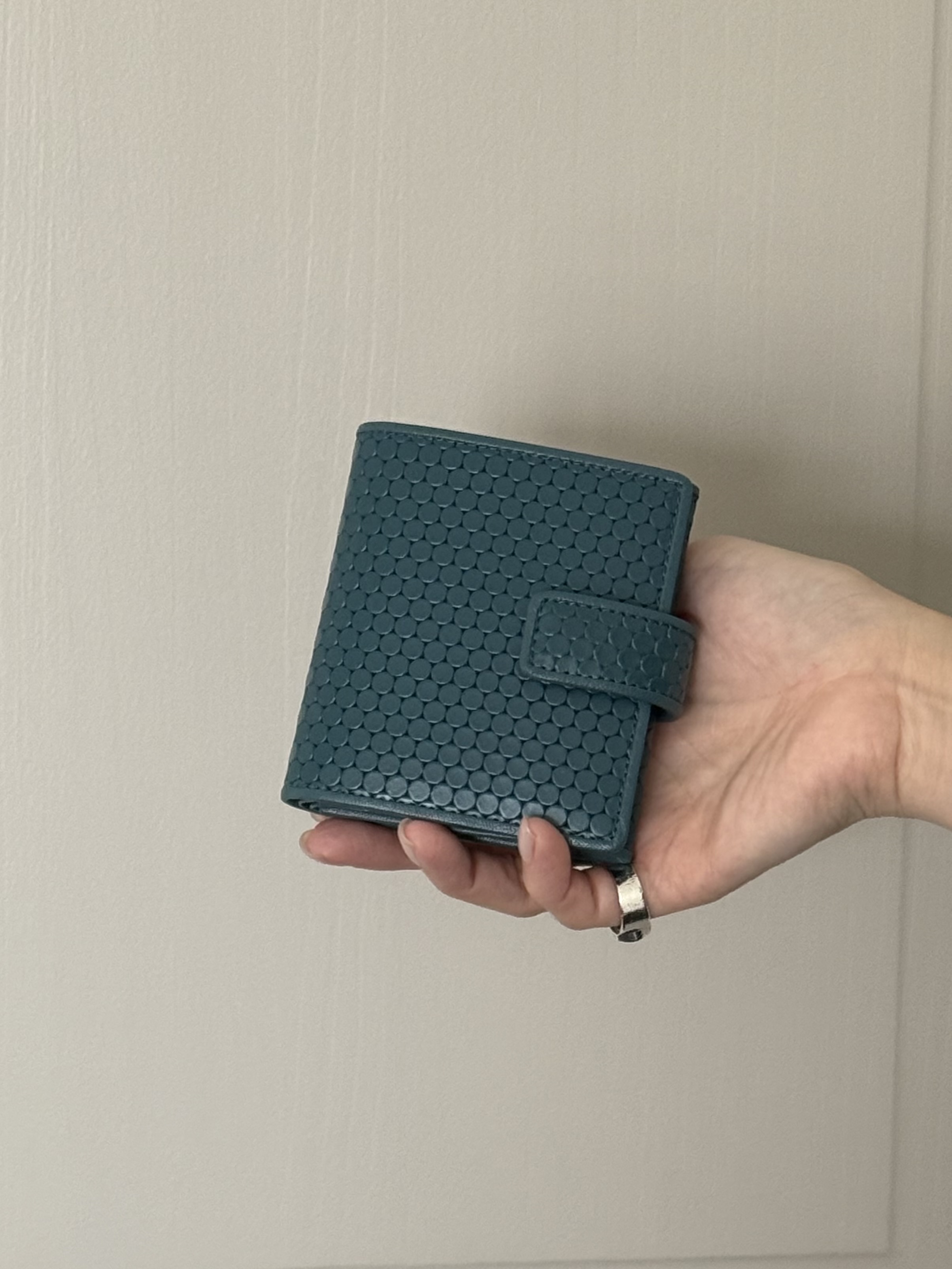 Kさんの「HIROKO HAYASHI｜CARDINALE（カルディナーレ）長財布ミニ」を使ったコーディネート