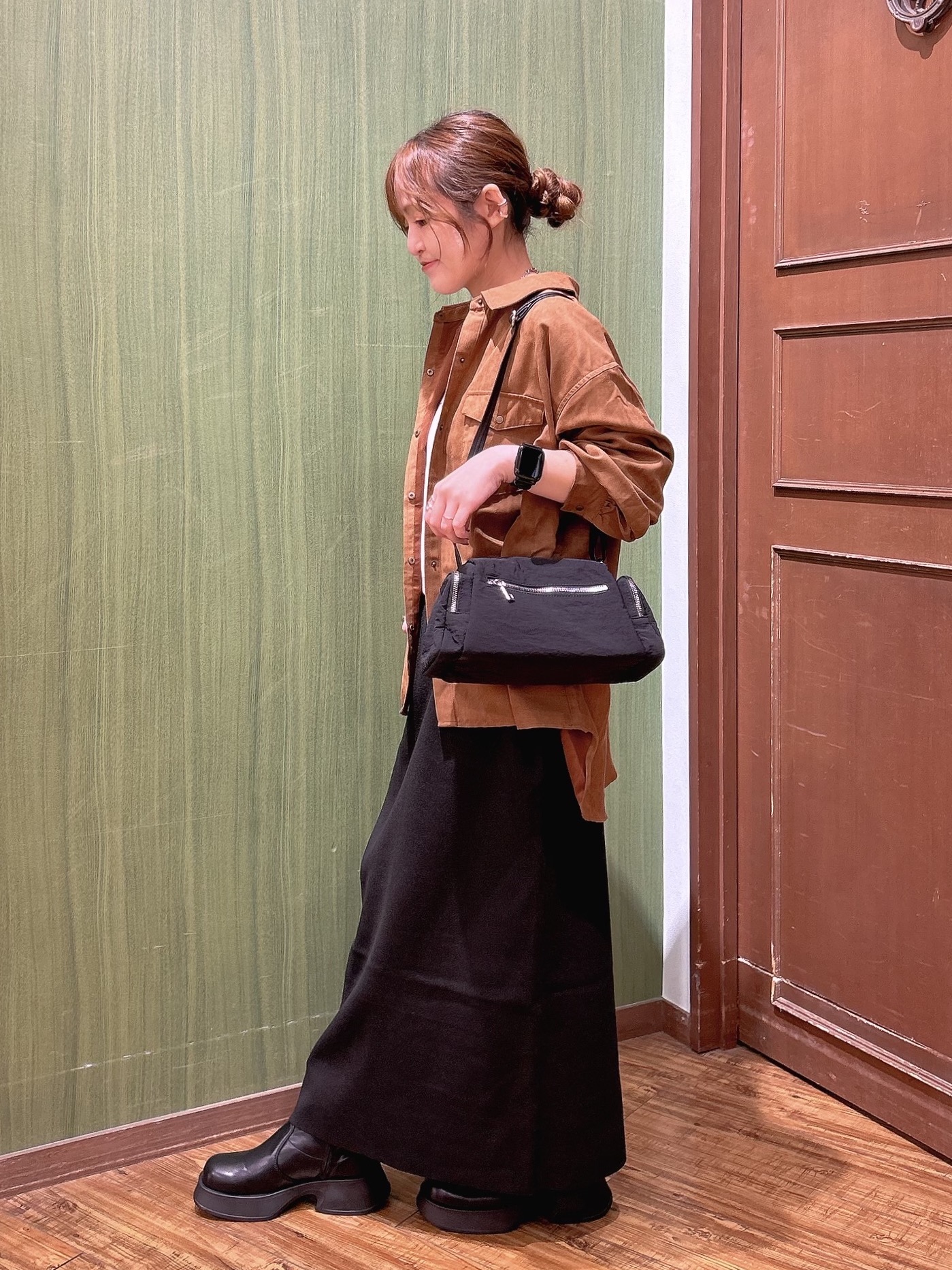 かおりさんの「SHOO･LA･RUE｜【S-LL/洗濯機可】なめらかさが心地いい。スエード調ポケットシャツ」を使ったコーディネート