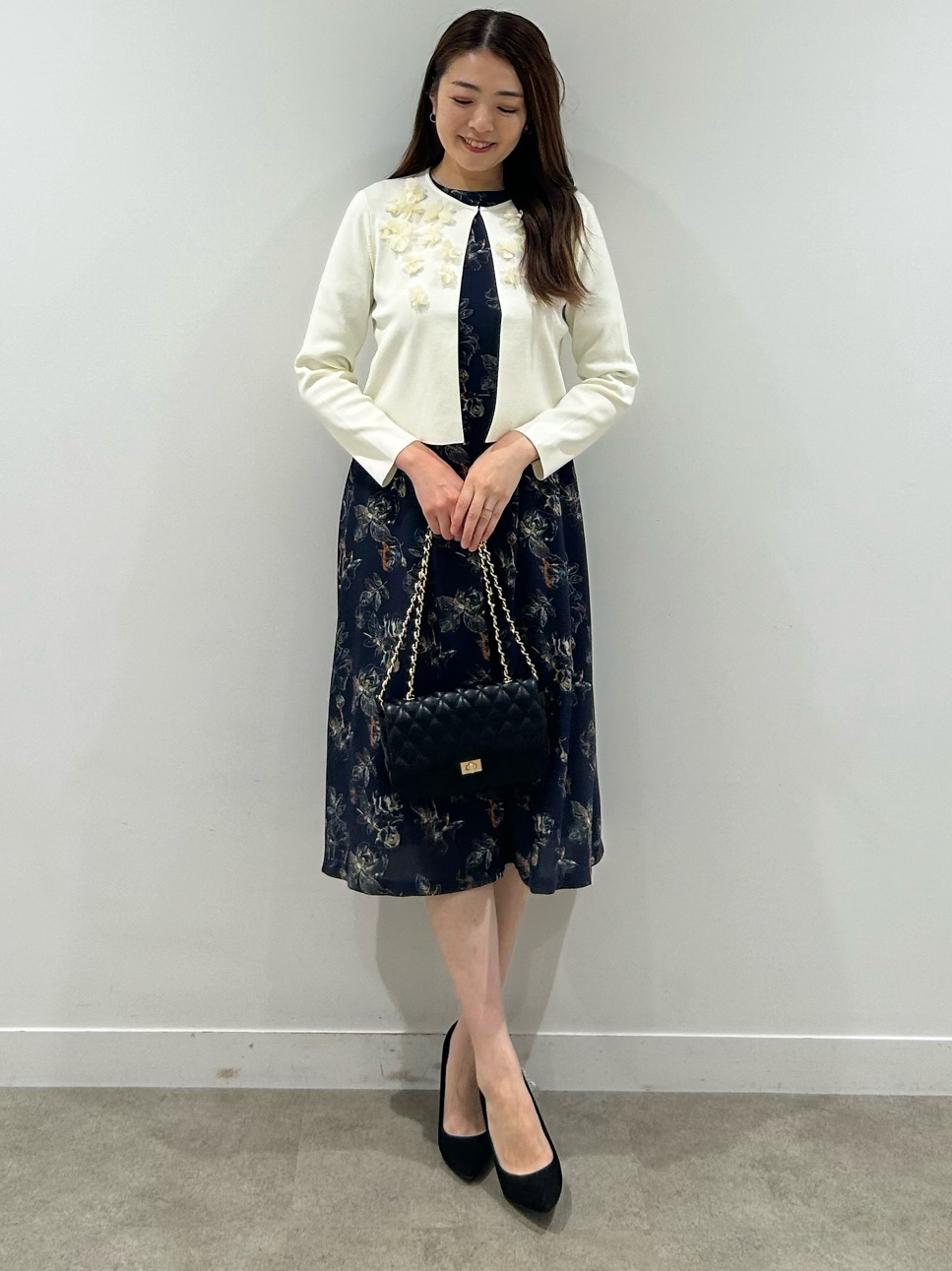 hayaseさんの「COUP DE CHANCE｜【手洗い可】花モチーフ付カーディガン」を使ったコーディネート
