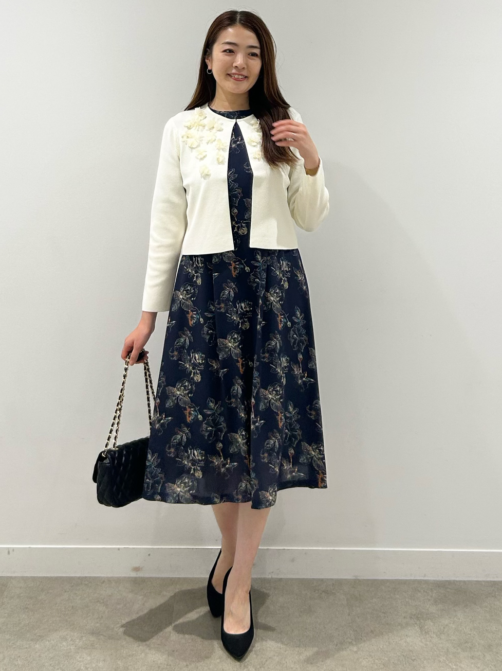 hayaseさんの「COUP DE CHANCE｜【手洗い可】花モチーフ付カーディガン」を使ったコーディネート