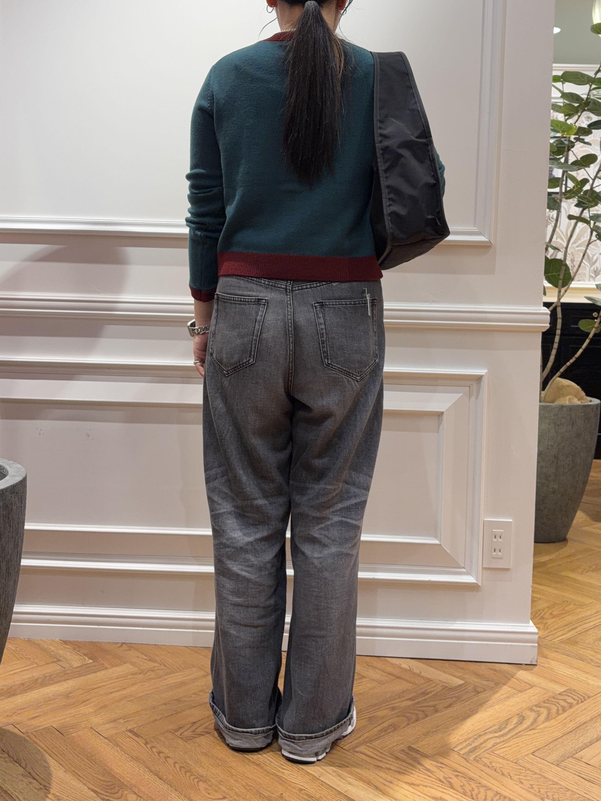 SAKAIさんの「DRESSTERIOR｜リリークレストカーディガン」を使ったコーディネート
