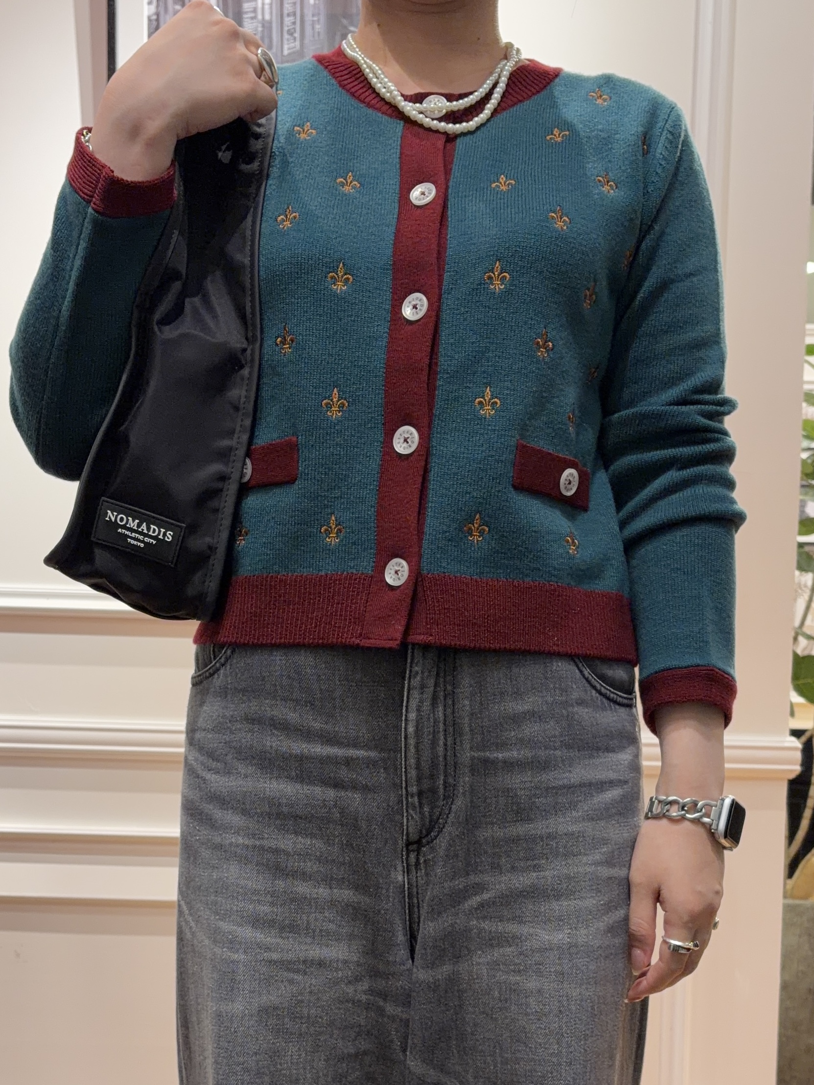 SAKAIさんの「DRESSTERIOR｜リリークレストカーディガン」を使ったコーディネート