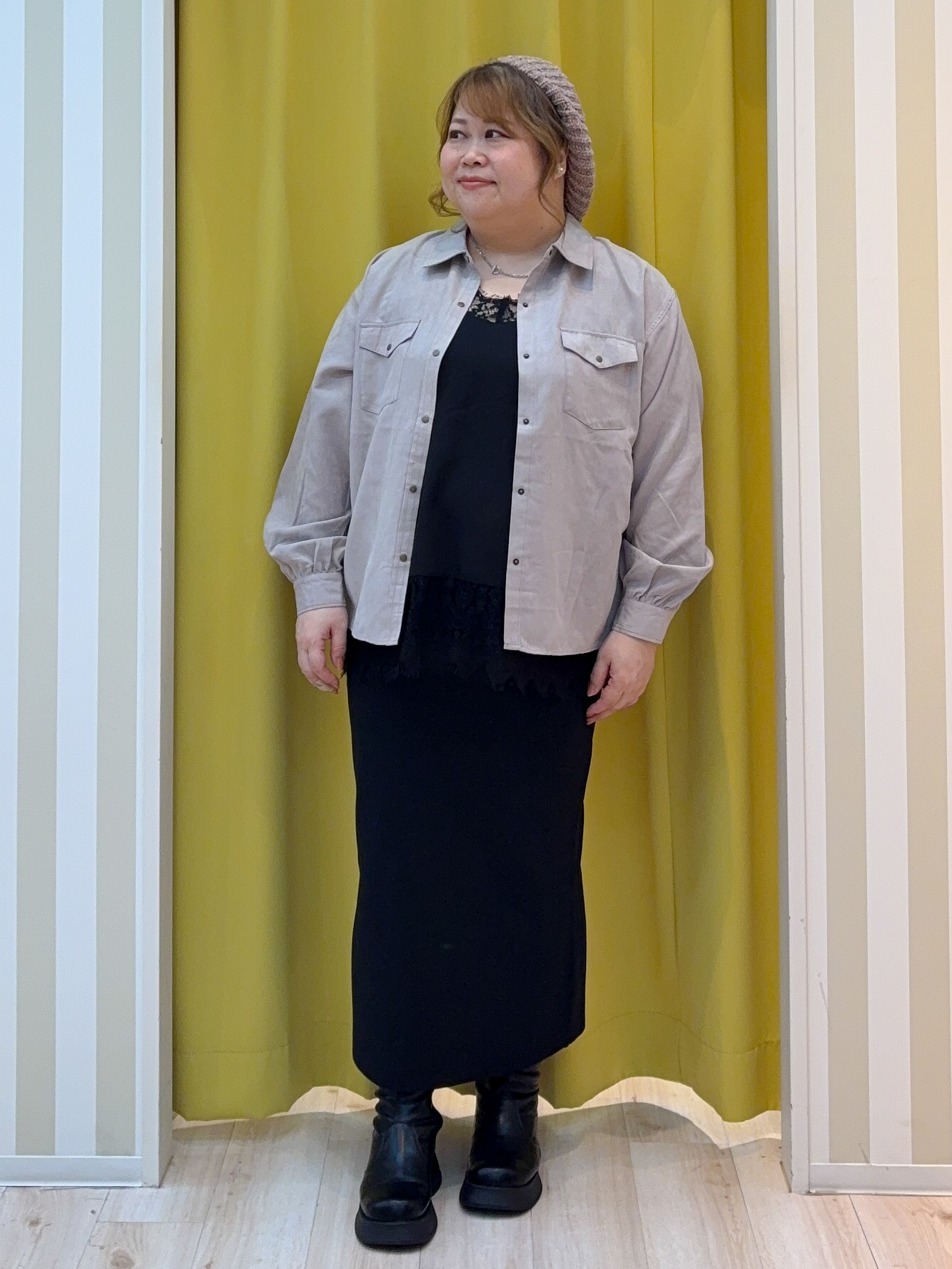 kotoさんさんの「SHOO･LA･RUE｜【S-LL/洗濯機可】なめらかさが心地いい。スエード調ポケットシャツ」を使ったコーディネート