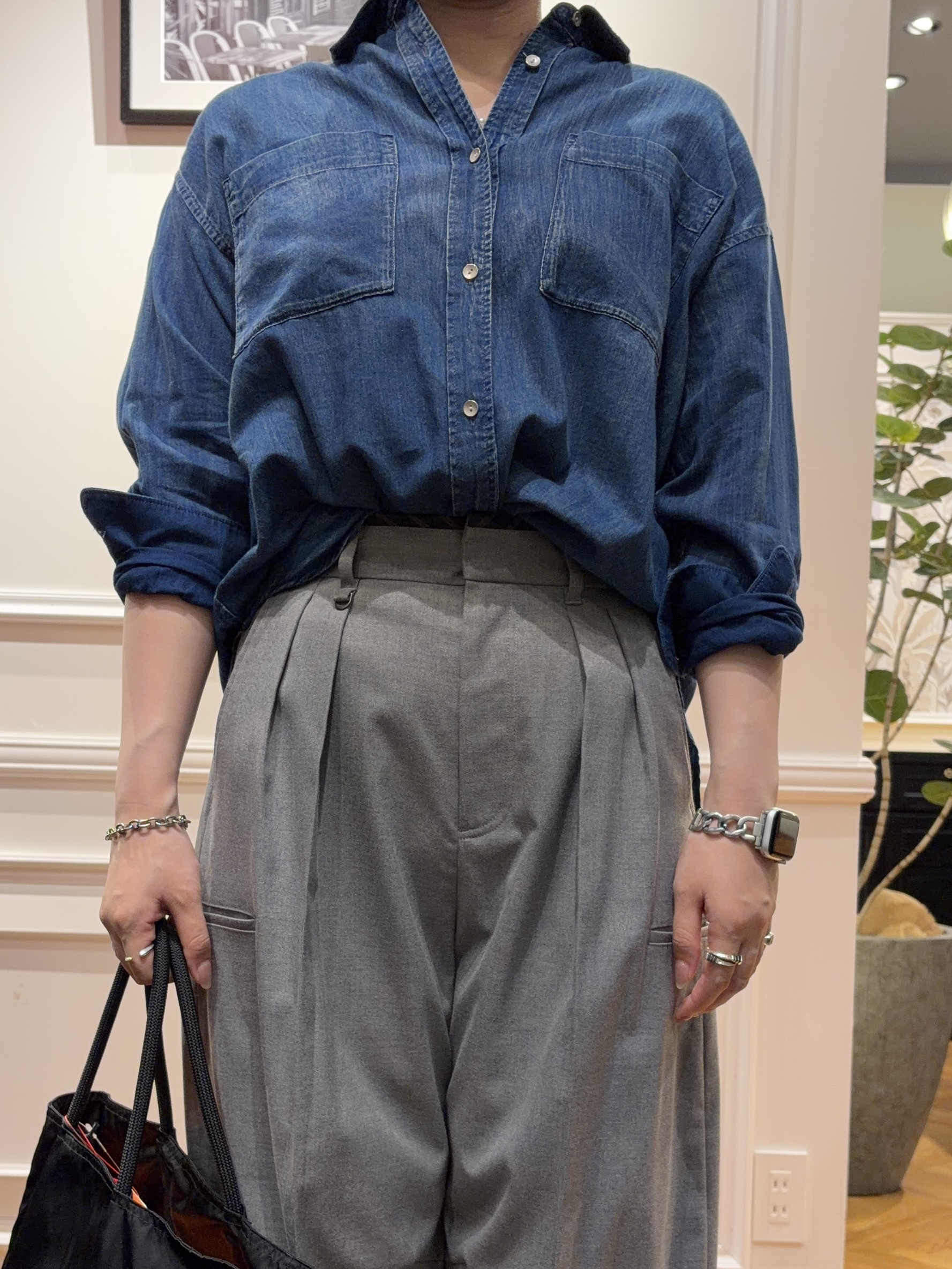 SAKAIさんの「DRESSTERIOR｜【涼しく着映え】シアーデニムシャツ」を使ったコーディネート