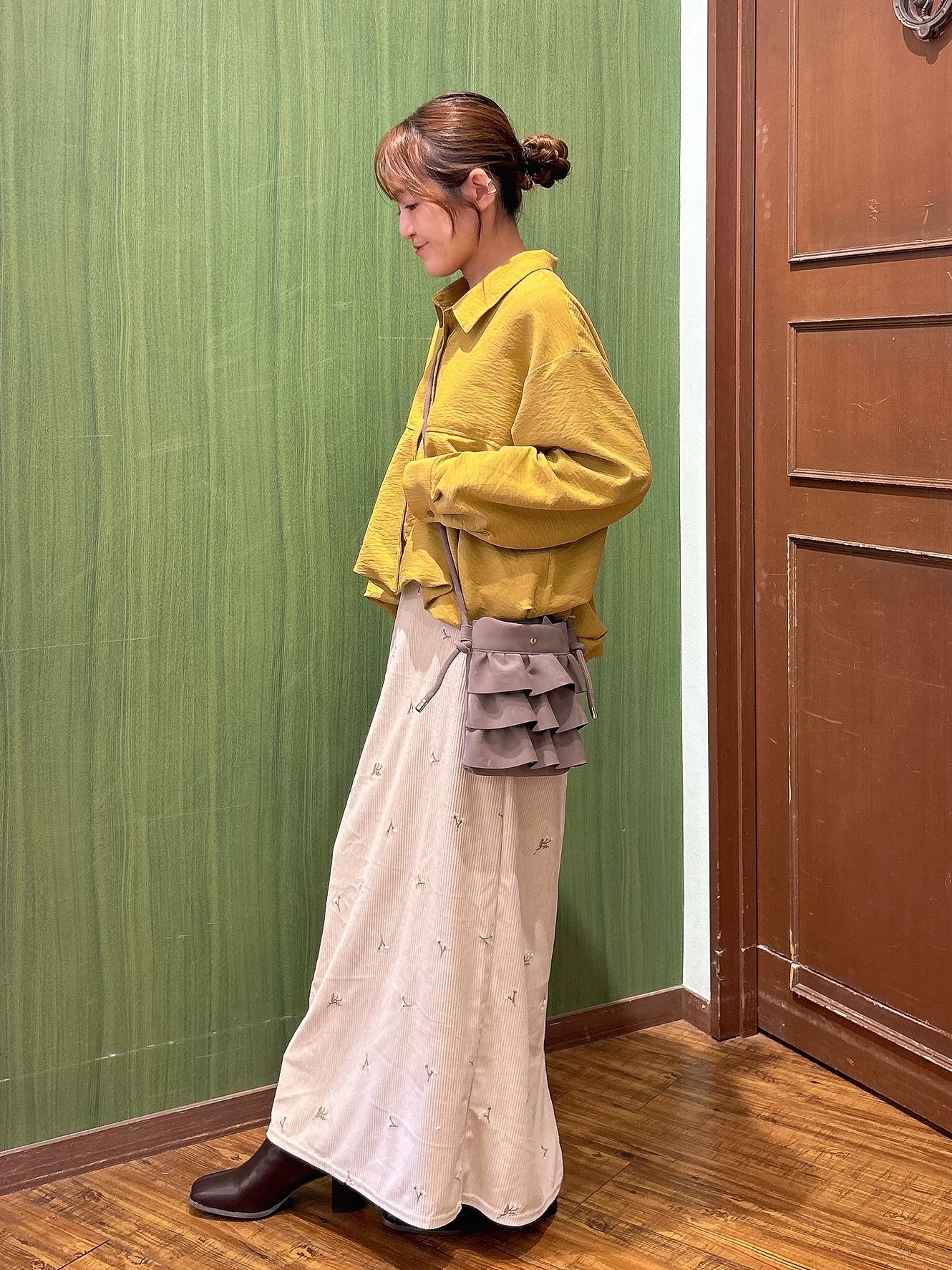 かおりさんの「SHOO･LA･RUE｜【S-LL/洗濯機可】インせず即こなれる 裾バルーンシャツ」を使ったコーディネート