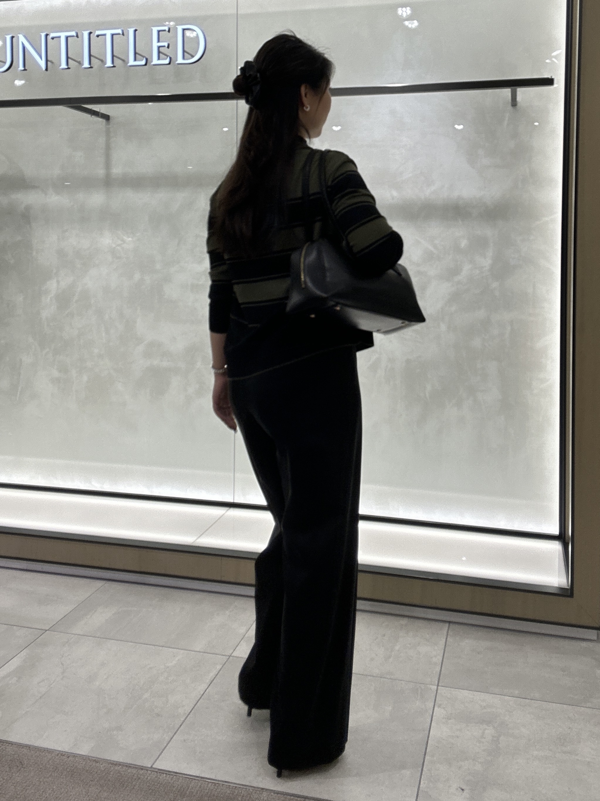 YURIさんの「UNTITLED｜【ウエストゴム/リラクシー】シャイニーキュプラワイドパンツ」を使ったコーディネート