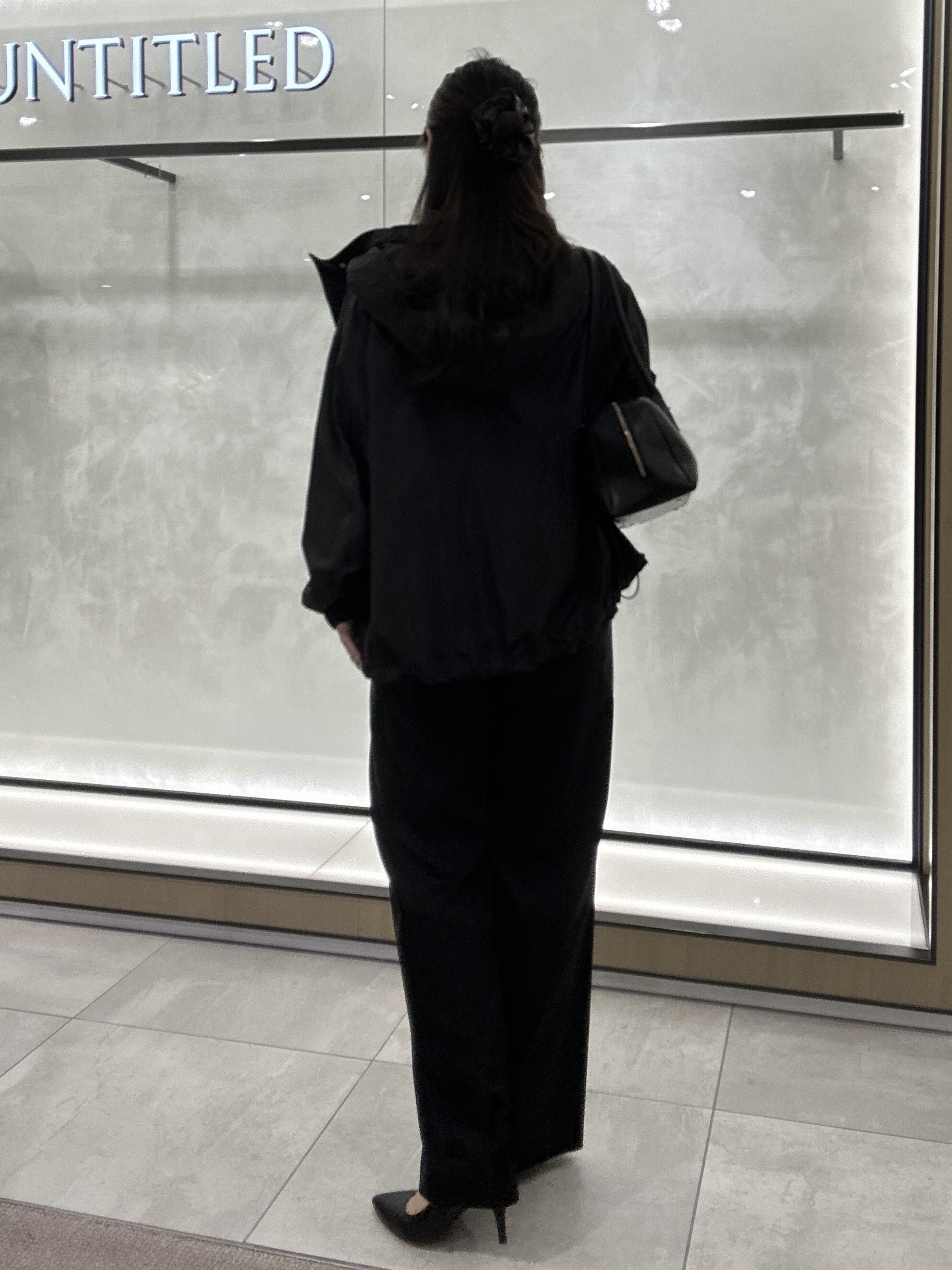 YURIさんの「UNTITLED｜【ウエストゴム/リラクシー】シャイニーキュプラワイドパンツ」を使ったコーディネート