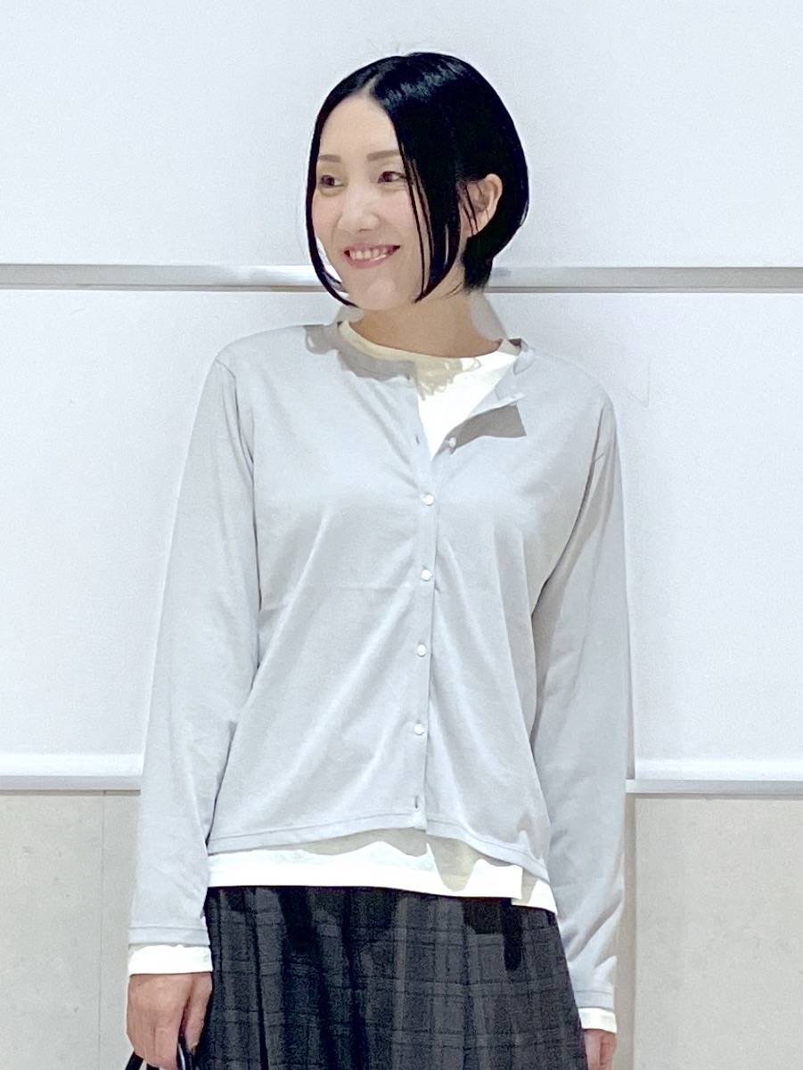 eriko さんの「Dessin｜【セットアイテム/1枚で決まる】配色シアーロンT＆クルーネックカーディガン」を使ったコーディネート