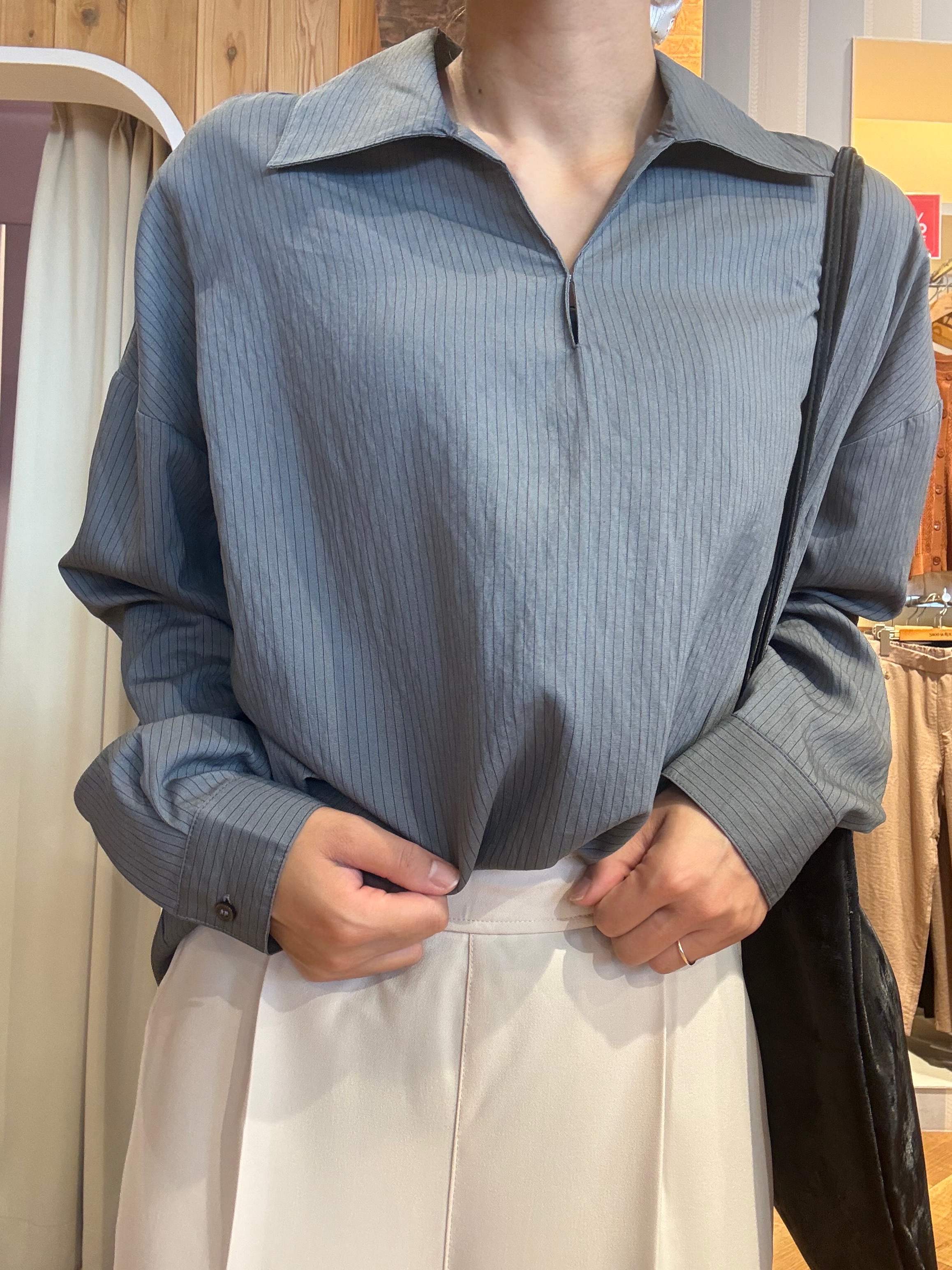 mieさんの「SHOO･LA･RUE｜【洗濯機可】インせず決まるAライン ストライプスキッパーシャツ」を使ったコーディネート