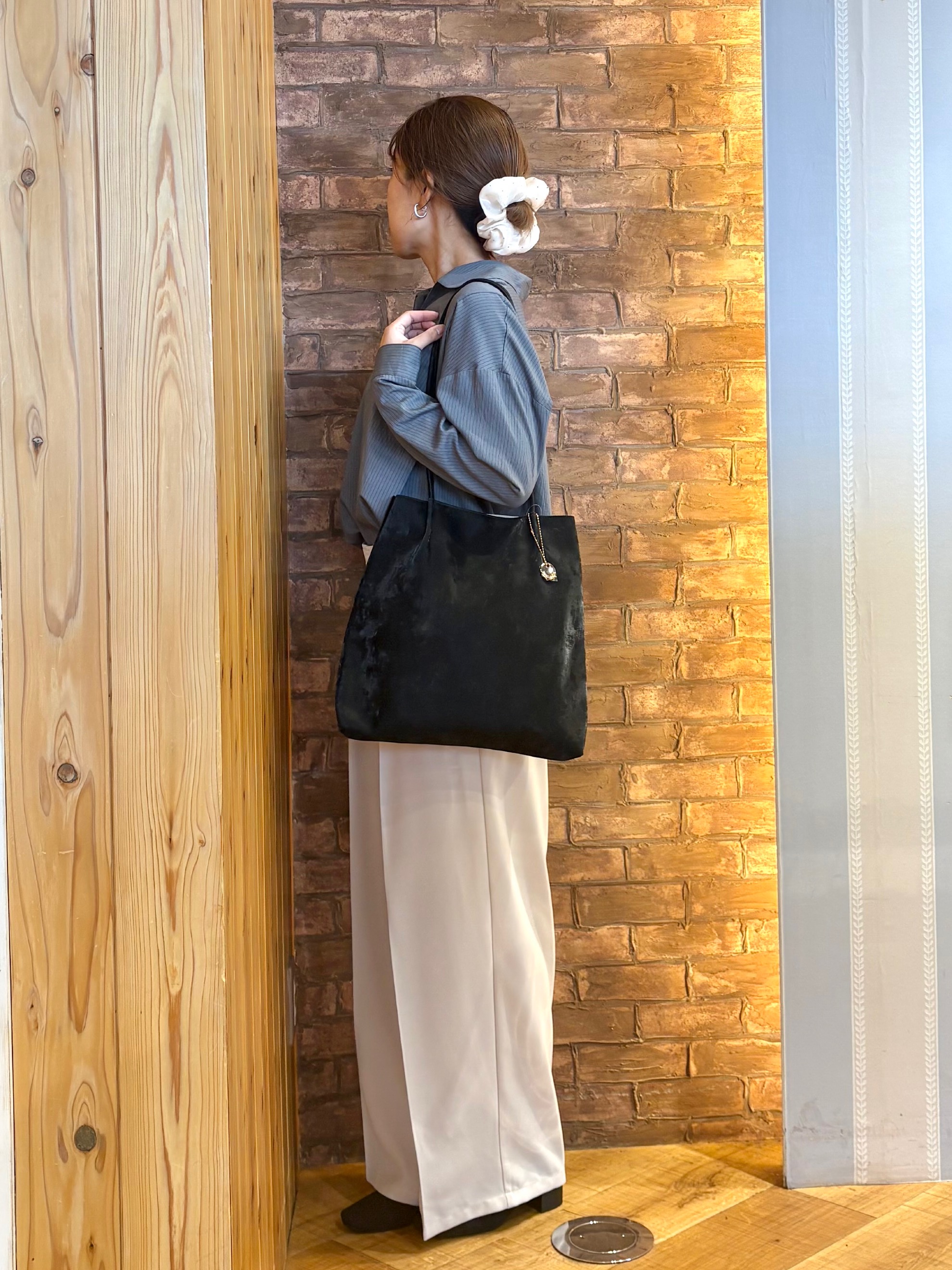 mieさんの「SHOO･LA･RUE｜【洗濯機可】インせず決まるAライン ストライプスキッパーシャツ」を使ったコーディネート