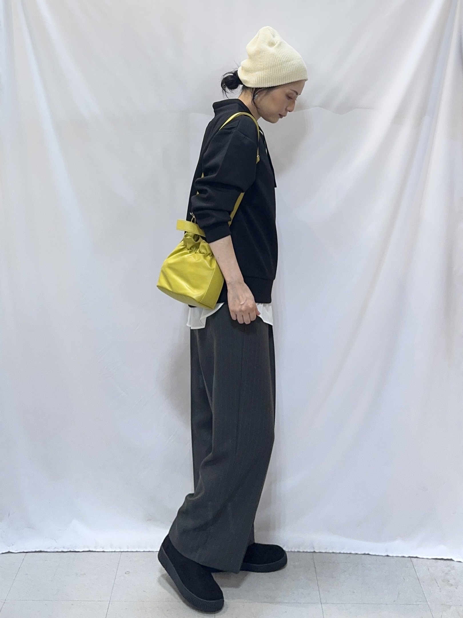 𝐇𝐢𝐫𝐨𝐦𝐢さんの「SHOO･LA･RUE｜【S-LL/体型カバー】もちさらなめらかタッチ 抜き襟風トップス」を使ったコーディネート