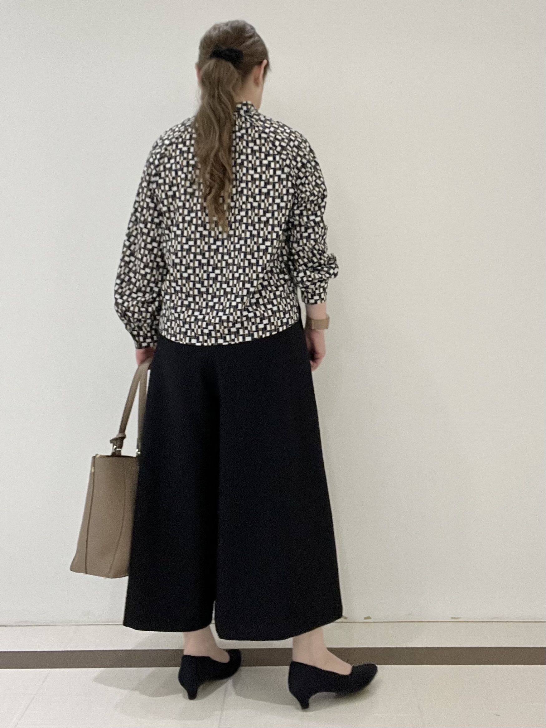 Hiroさんの「Reflect｜【SS-4Lサイズ／セットアップ】幾何柄プリント ボウタイデザインブラウス」を使ったコーディネート
