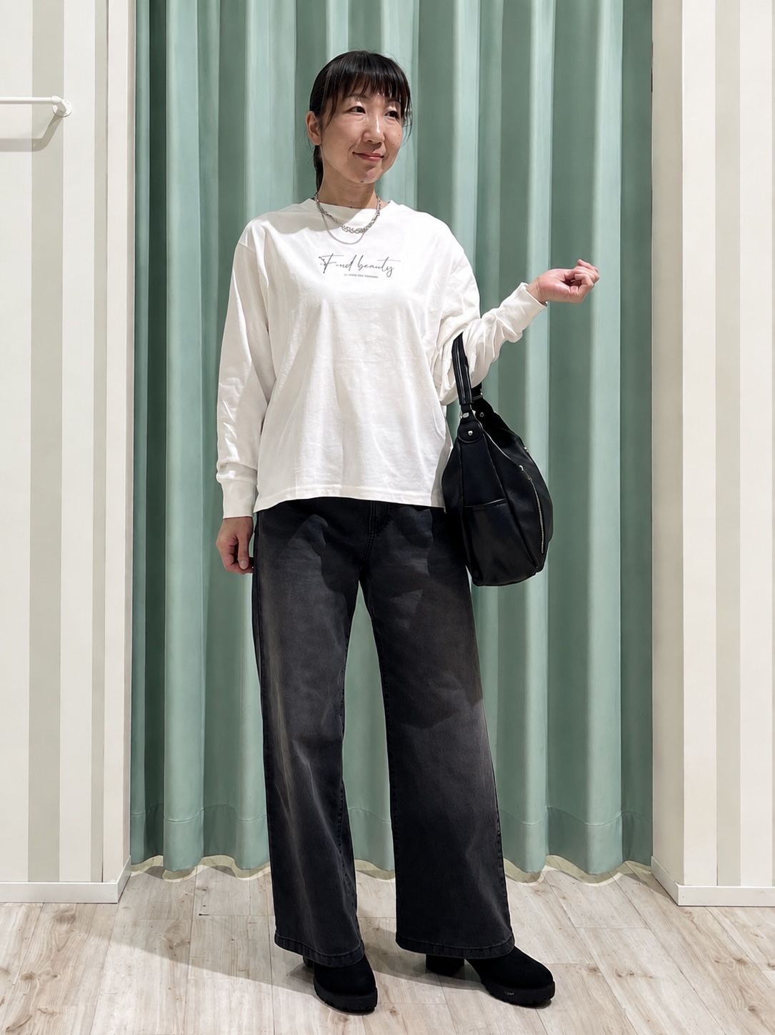まつみさんの「SHOO･LA･RUE｜【洗濯後しわになりにくい/S-LL】裾ドロストフリルブルゾン」を使ったコーディネート