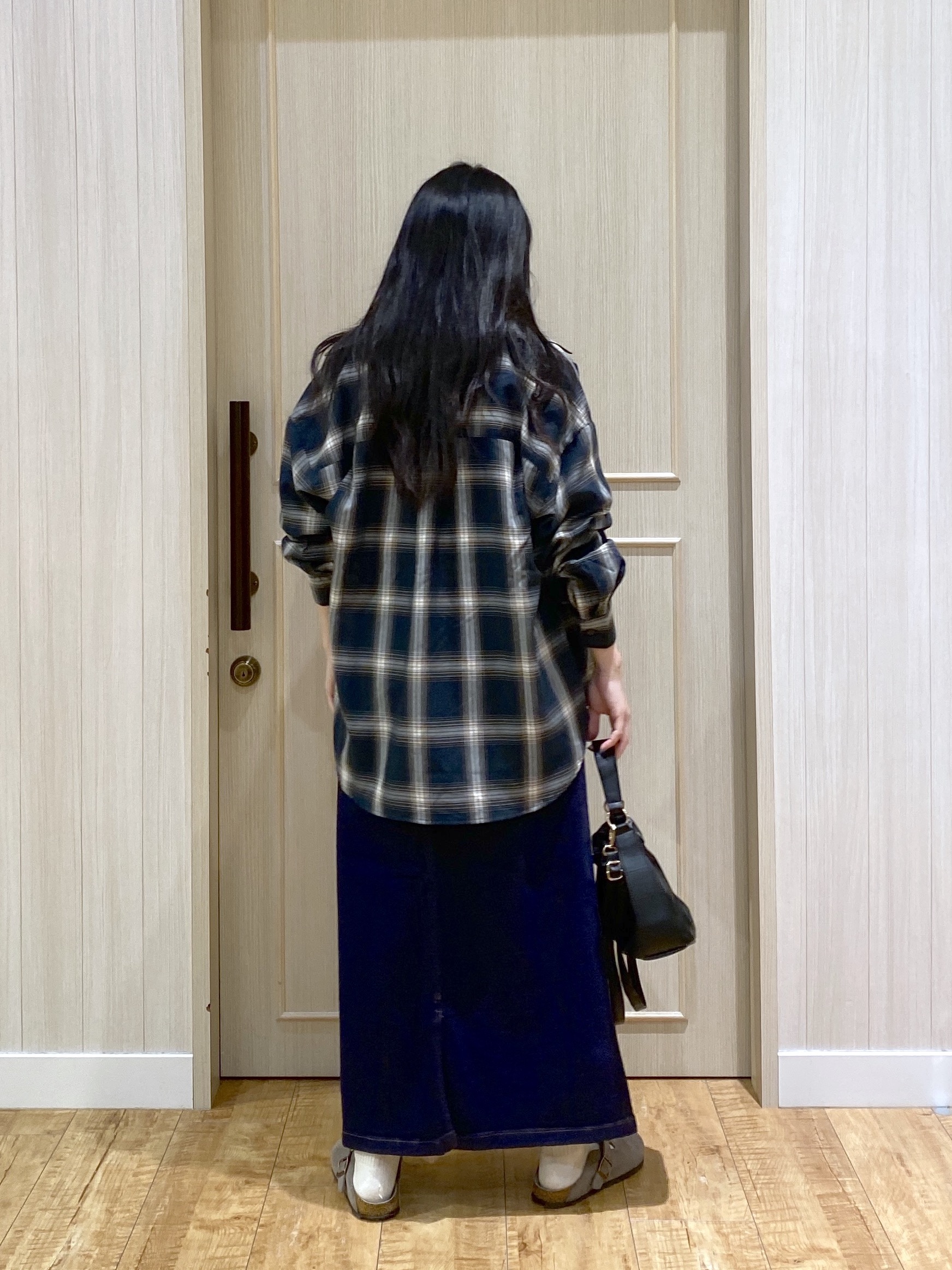 ERIさんの「SHOO･LA･RUE｜【洗濯後しわになりにくい/S-LL】気分で選ぶ 大人のデイリー使いに ベーシックシャツ」を使ったコーディネート