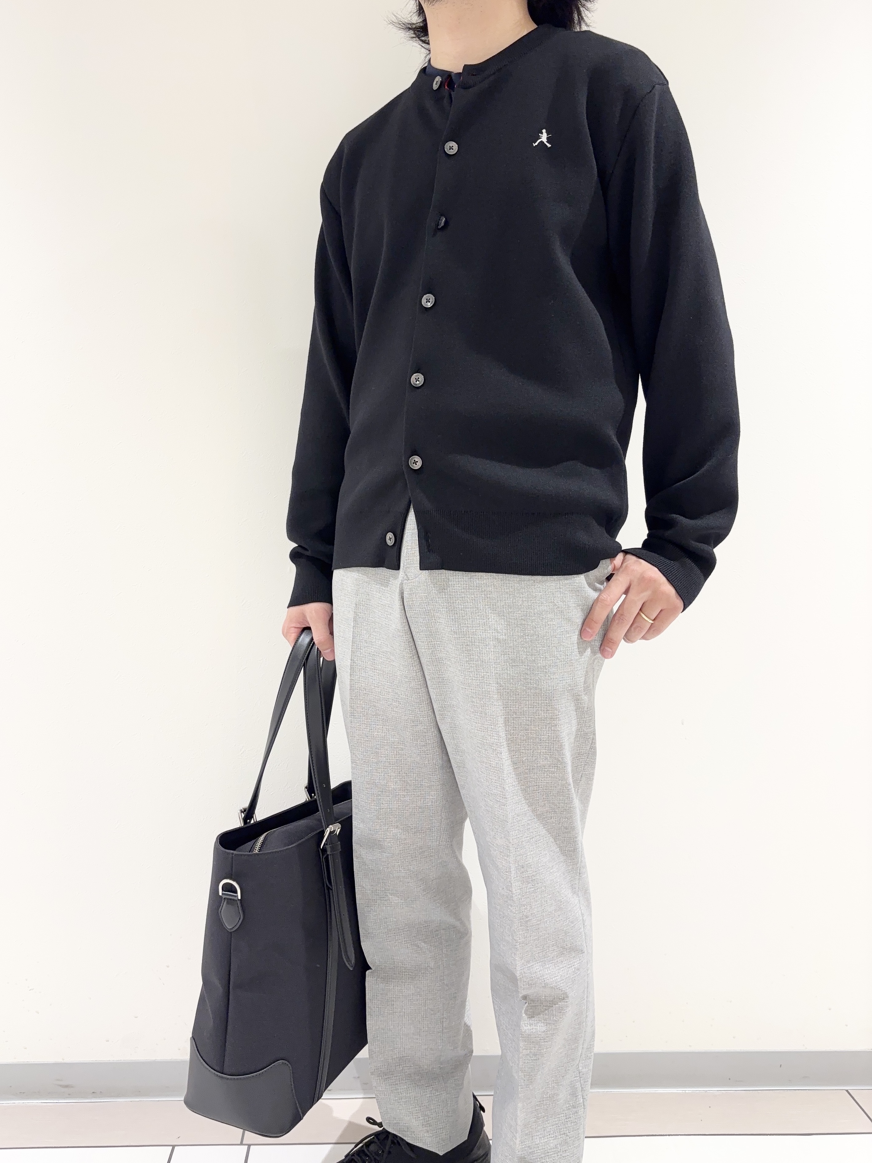 及川さんの「TAKEO KIKUCHI｜【BOWLER HAT LABEL】日本製クルーネックカーディガン」を使ったコーディネート