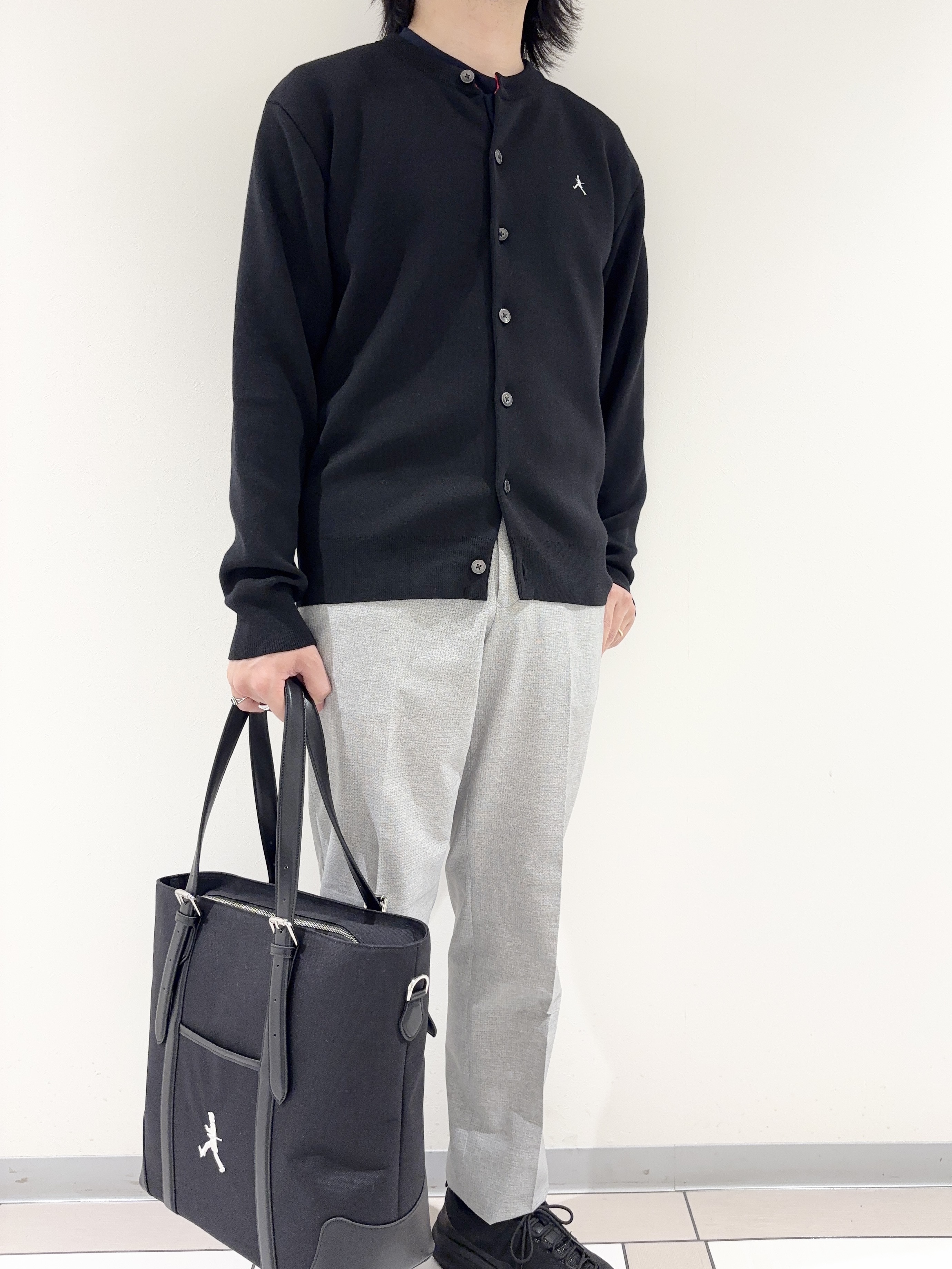 及川さんの「TAKEO KIKUCHI｜【BOWLER HAT LABEL】日本製クルーネックカーディガン」を使ったコーディネート