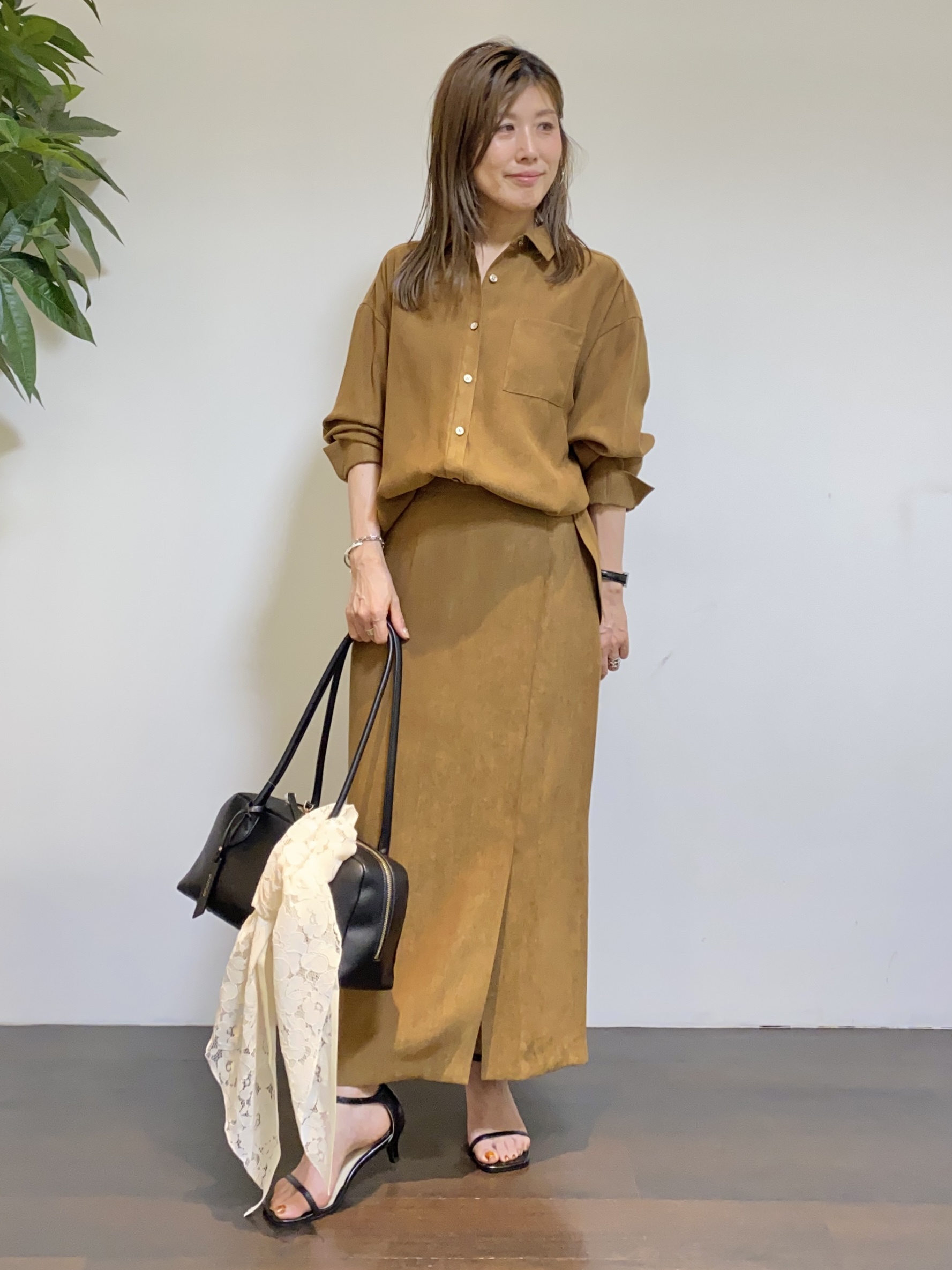 tomoさんの「UNTITLED｜【セットアップ可/秋羽織り】スエードライクシャツ」を使ったコーディネート