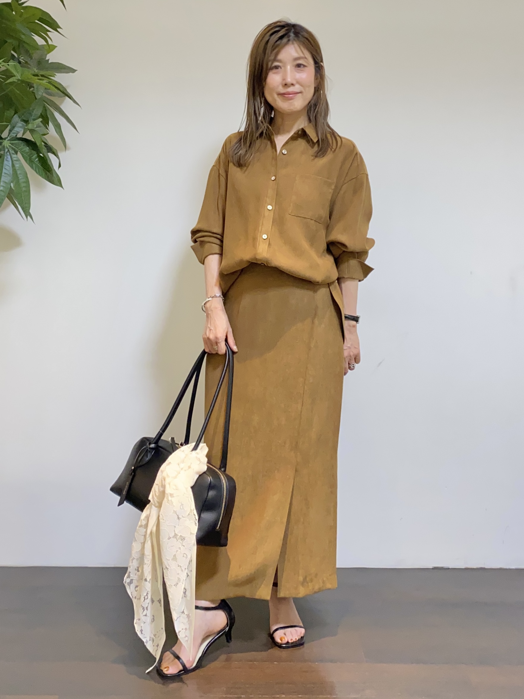 tomoさんの「UNTITLED｜【セットアップ可/秋羽織り】スエードライクシャツ」を使ったコーディネート