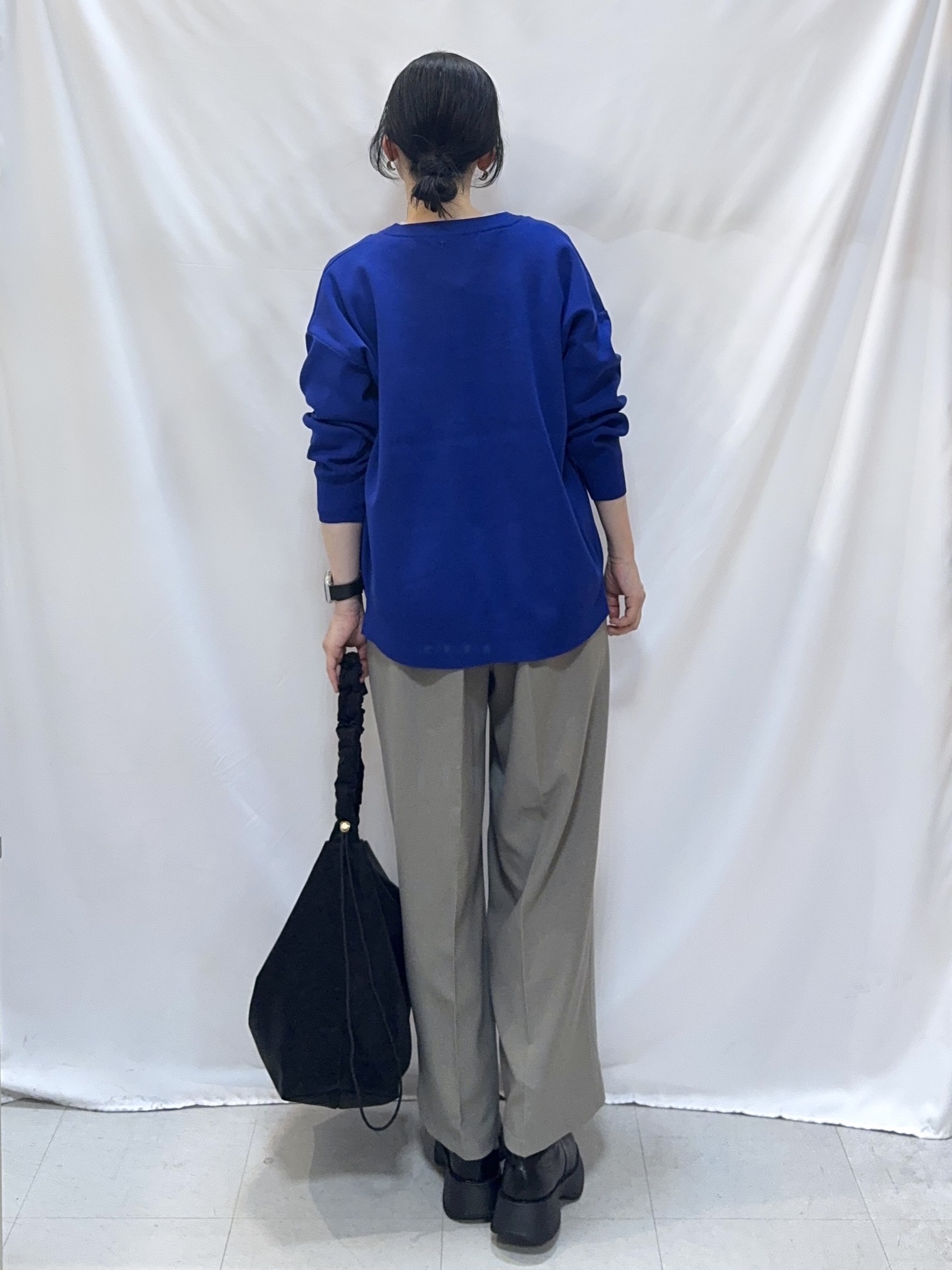 𝐇𝐢𝐫𝐨𝐦𝐢さんの「SHOO･LA･RUE｜【セットアップ可/洗濯機可】軽やかに羽織れる スポンディッシュ ニットカーディガン」を使ったコーディネート