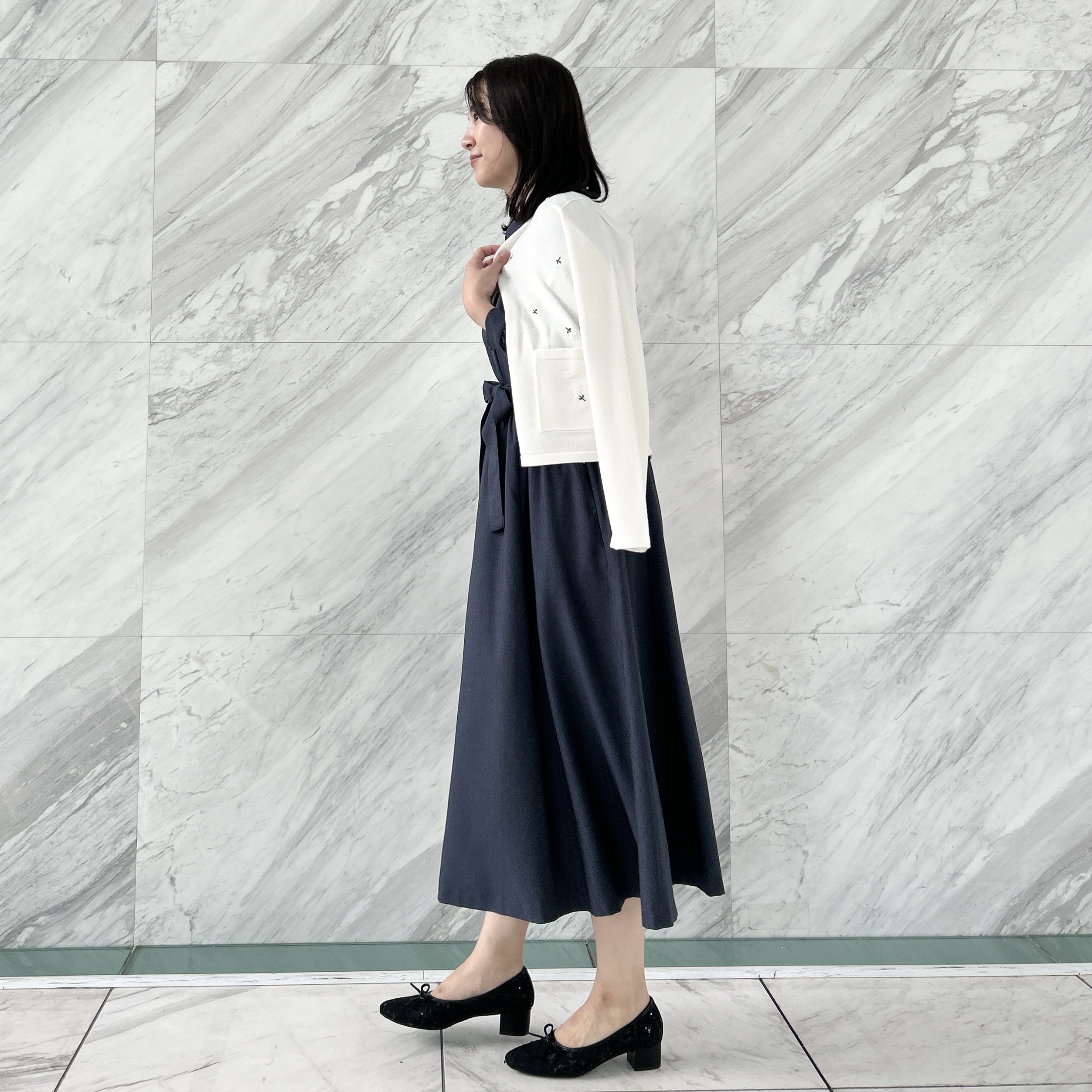 shinoさんの「Couture brooch｜【上品刺繍が華やか】飛ばしビジュー カーディガン」を使ったコーディネート