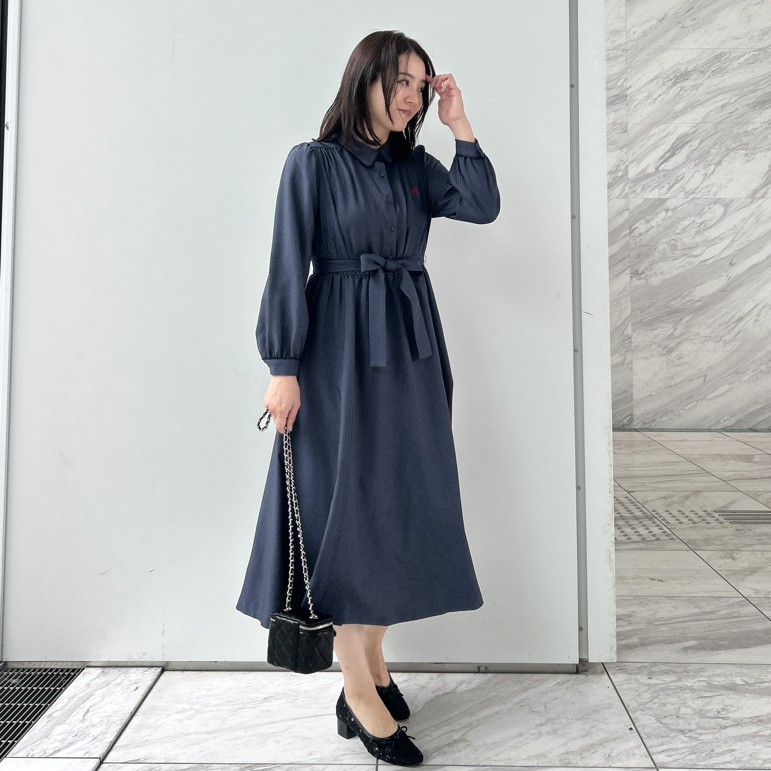 shinoさんの「Couture brooch｜【落ち感やわらか】ピコレース シャツワンピース」を使ったコーディネート