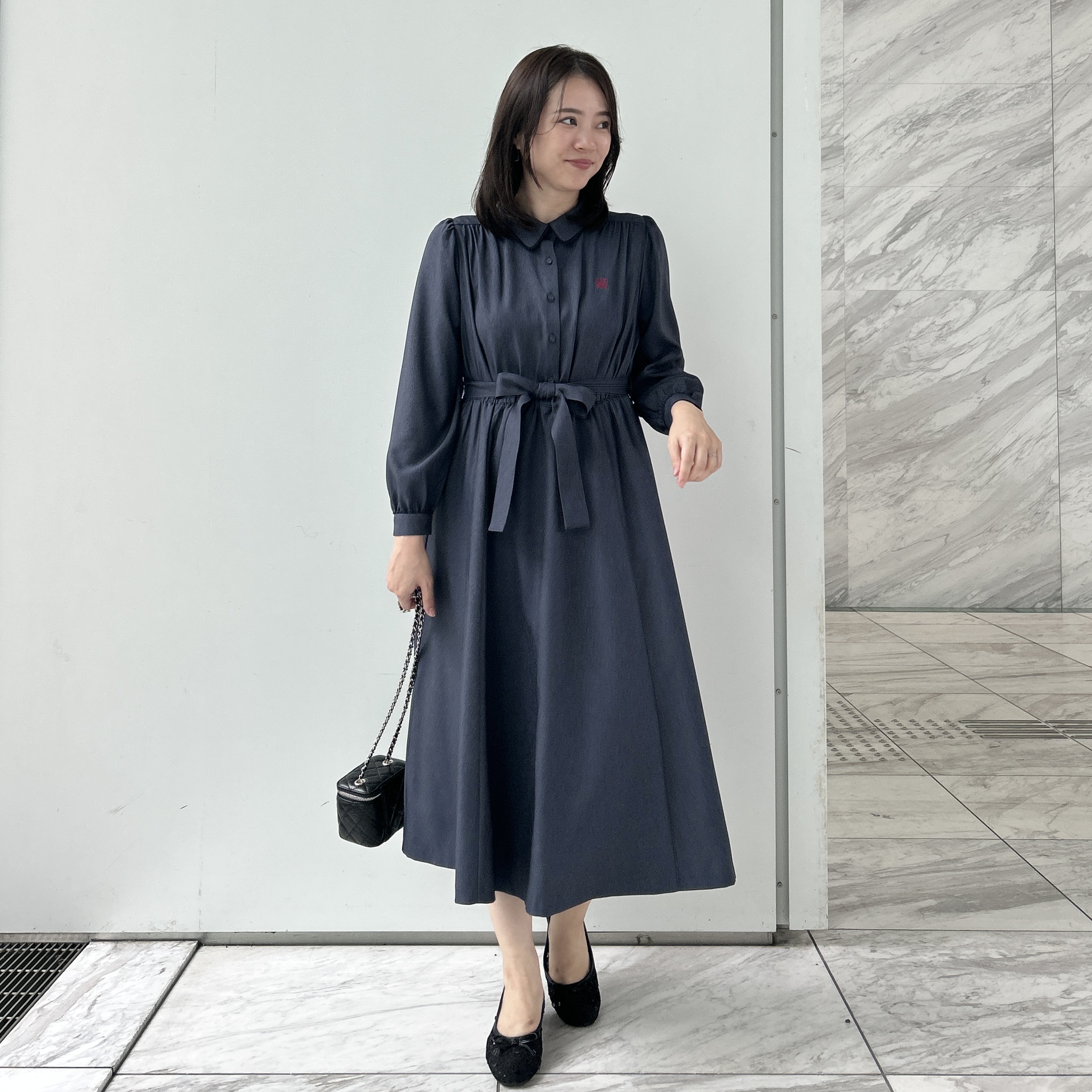 shinoさんの「Couture brooch｜【落ち感やわらか】ピコレース シャツワンピース」を使ったコーディネート