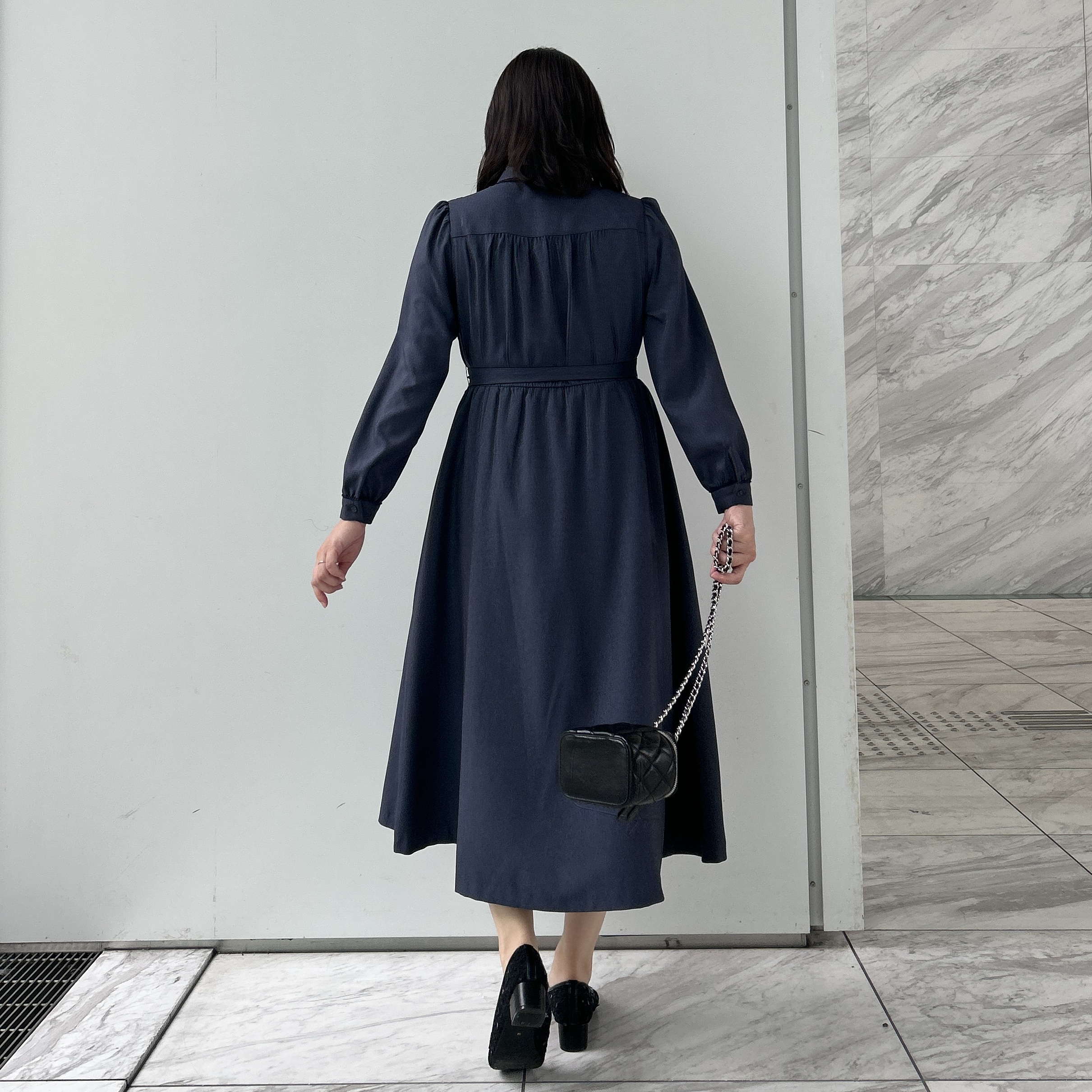 shinoさんの「Couture brooch｜【落ち感やわらか】ピコレース シャツワンピース」を使ったコーディネート
