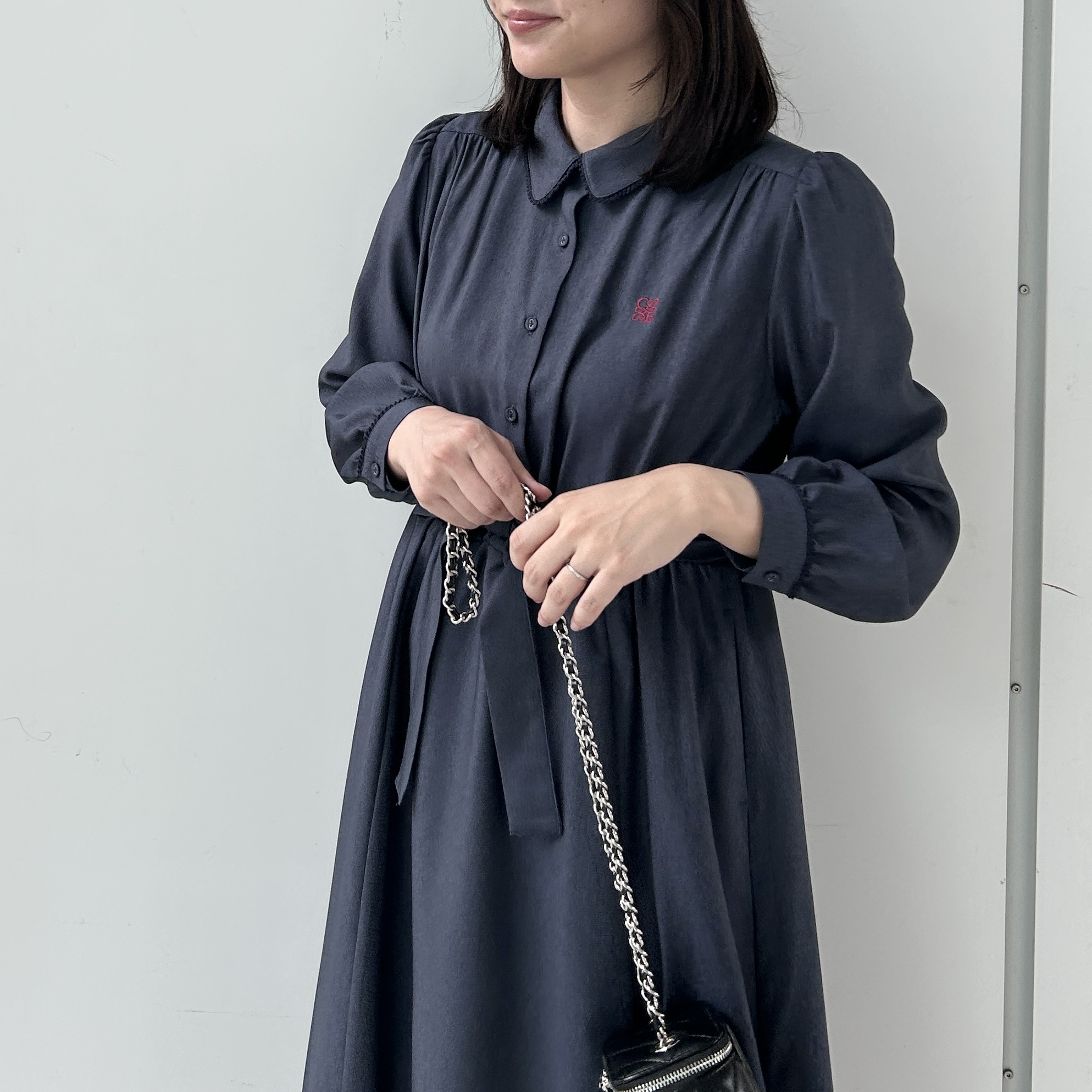 shinoさんの「Couture brooch｜【落ち感やわらか】ピコレース シャツワンピース」を使ったコーディネート