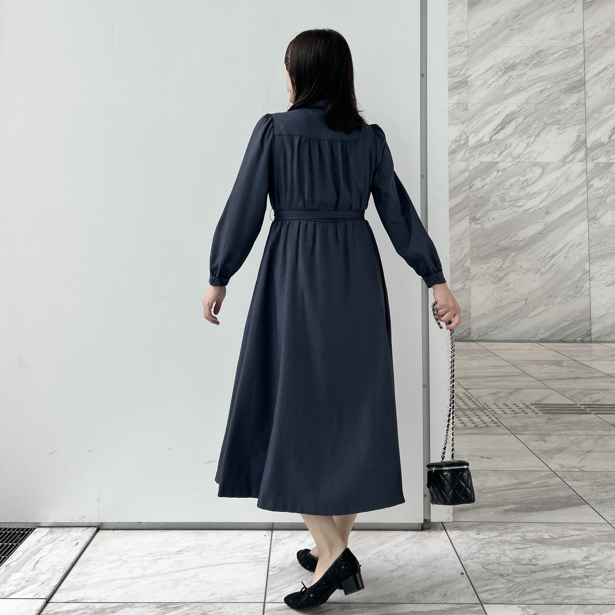 shinoさんの「Couture brooch｜【落ち感やわらか】ピコレース シャツワンピース」を使ったコーディネート