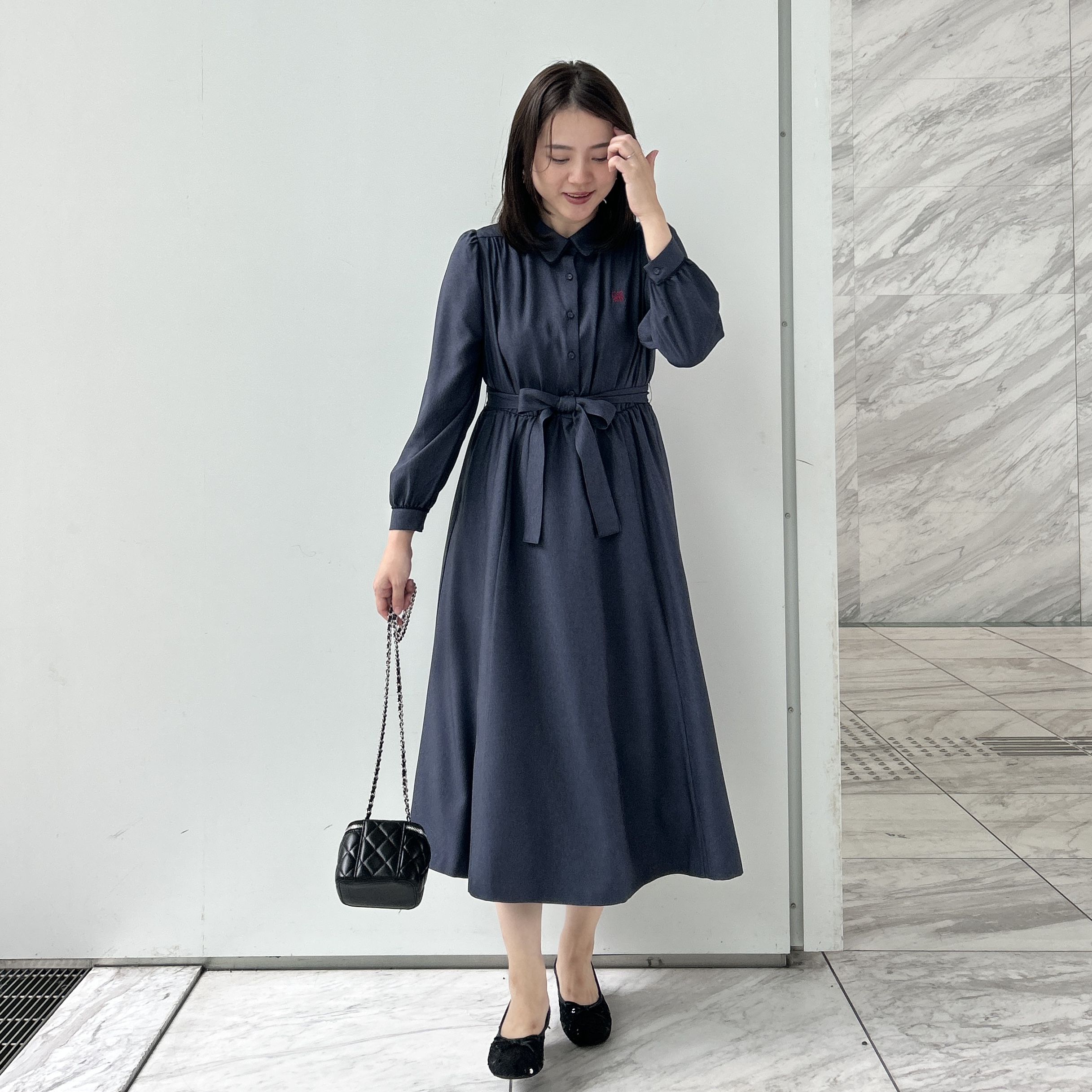 shinoさんの「Couture brooch｜【落ち感やわらか】ピコレース シャツワンピース」を使ったコーディネート