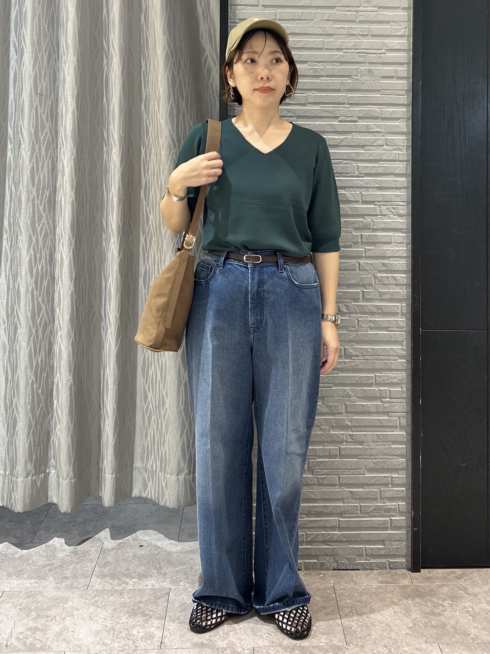 ga_riさんの「THE SHOP TK｜【秋始めにちょうどいい/毛玉防止】すっきりVネック秋色6分袖ニット」を使ったコーディネート