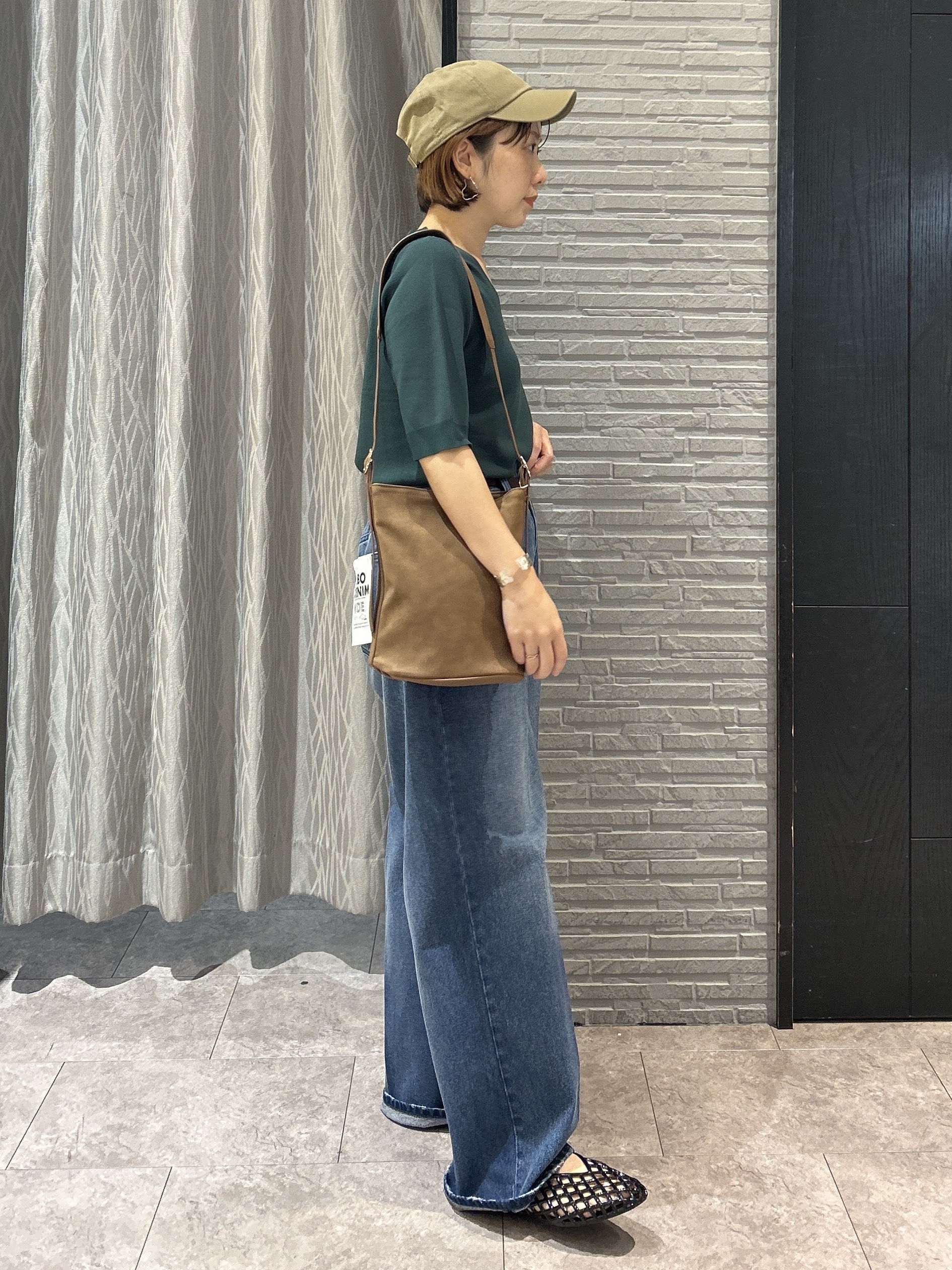 ga_riさんの「THE SHOP TK｜【秋始めにちょうどいい/毛玉防止】すっきりVネック秋色6分袖ニット」を使ったコーディネート