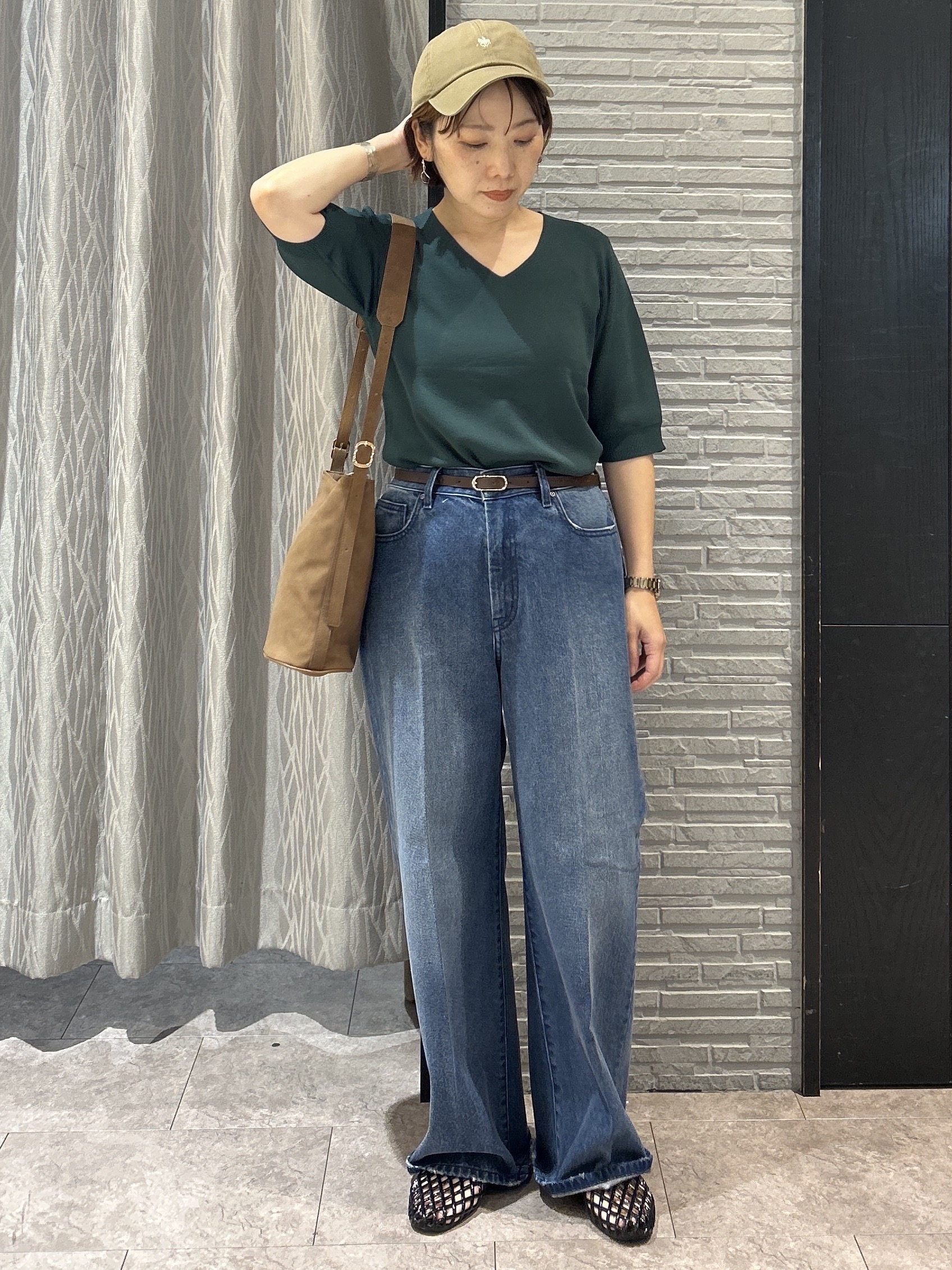 ga_riさんの「THE SHOP TK｜【秋始めにちょうどいい/毛玉防止】すっきりVネック秋色6分袖ニット」を使ったコーディネート