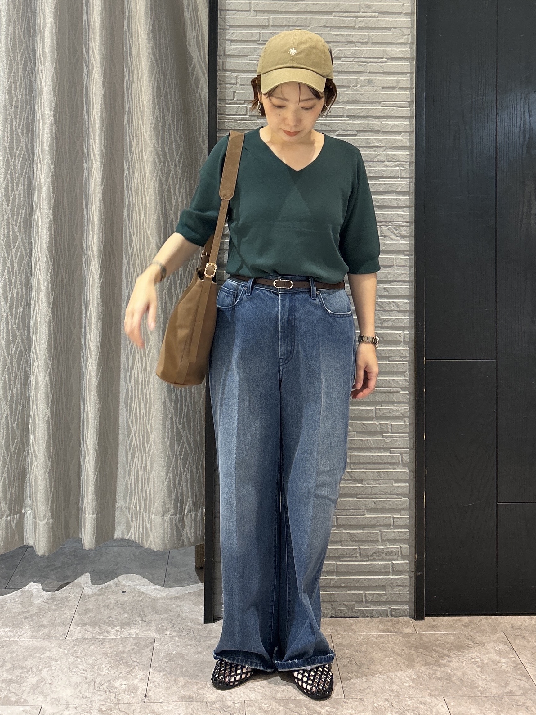 ga_riさんの「THE SHOP TK｜【秋始めにちょうどいい/毛玉防止】すっきりVネック秋色6分袖ニット」を使ったコーディネート