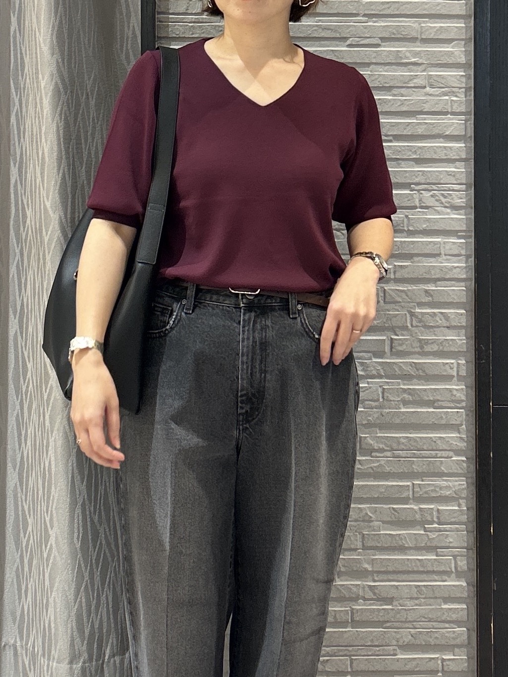 ga_riさんの「THE SHOP TK｜【秋始めにちょうどいい/毛玉防止】すっきりVネック秋色6分袖ニット」を使ったコーディネート