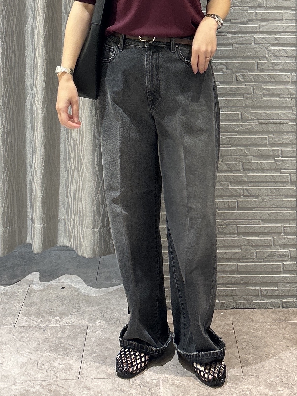ga_riさんの「THE SHOP TK｜【秋始めにちょうどいい/毛玉防止】すっきりVネック秋色6分袖ニット」を使ったコーディネート