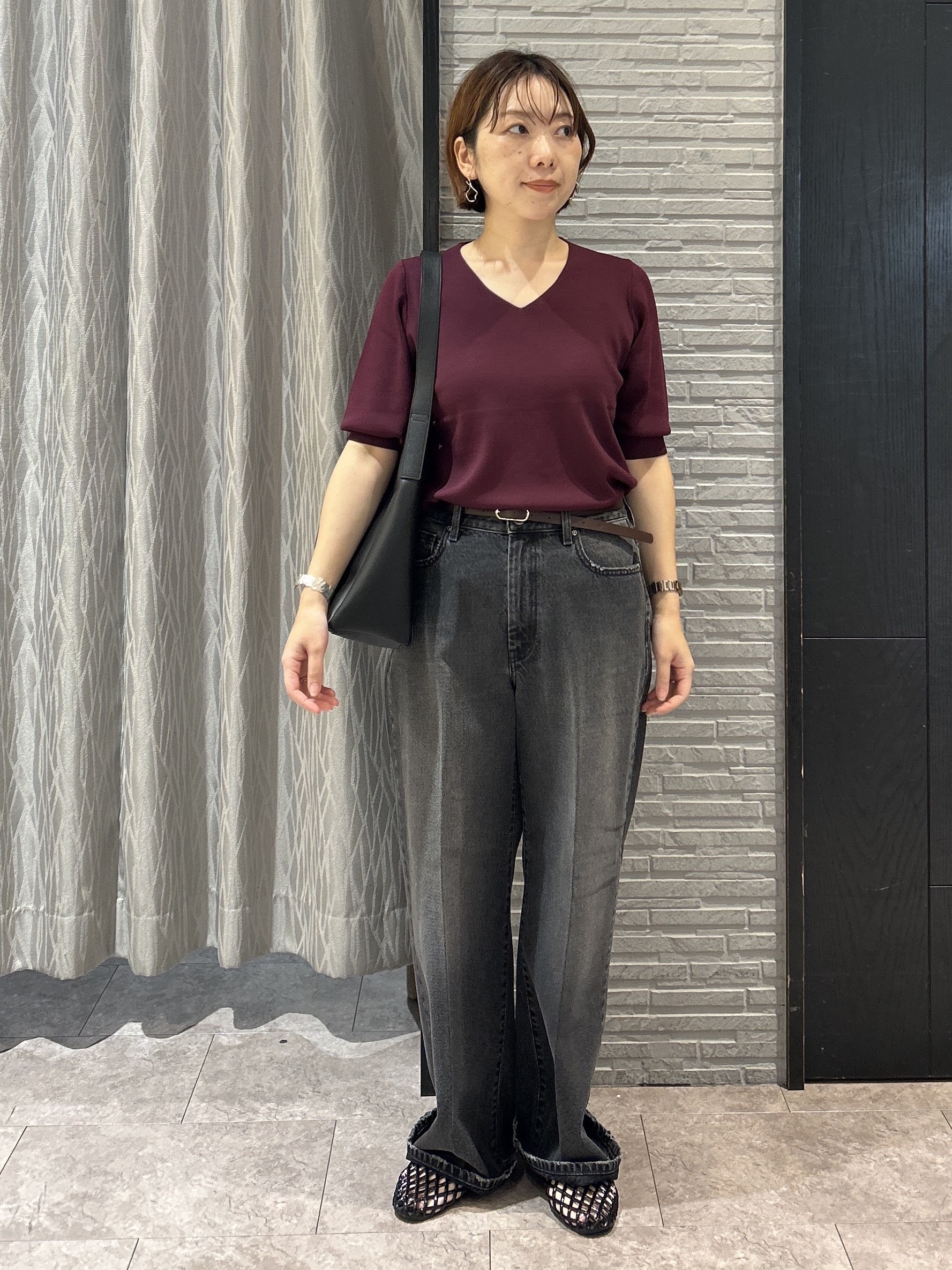 ga_riさんの「THE SHOP TK｜【秋始めにちょうどいい/毛玉防止】すっきりVネック秋色6分袖ニット」を使ったコーディネート