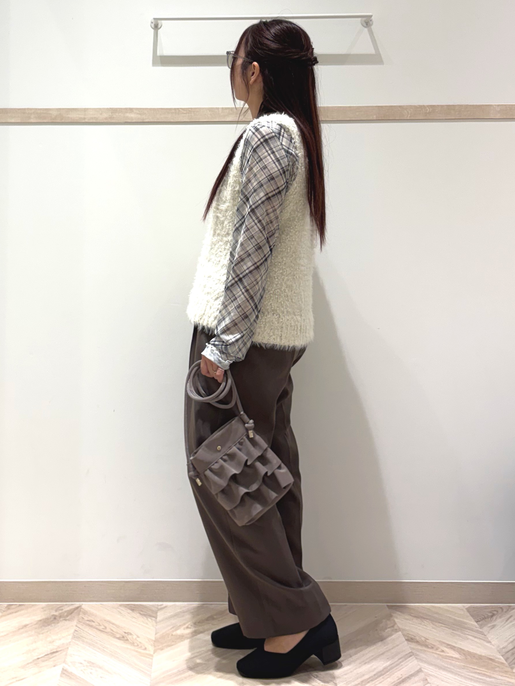 nanaさんの「SHOO･LA･RUE｜【S-LL/洗濯機可】コーデにプラスするだけで垢抜ける 柄アソートシアーチュールトップス」を使ったコーディネート