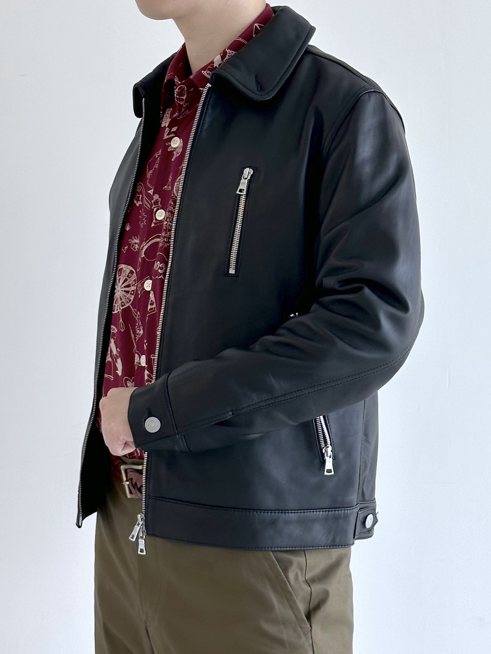 イッシーさんの「TAKEO KIKUCHI｜【BOWLER HAT LABEL】シングルレザーライダースジャケット」を使ったコーディネート