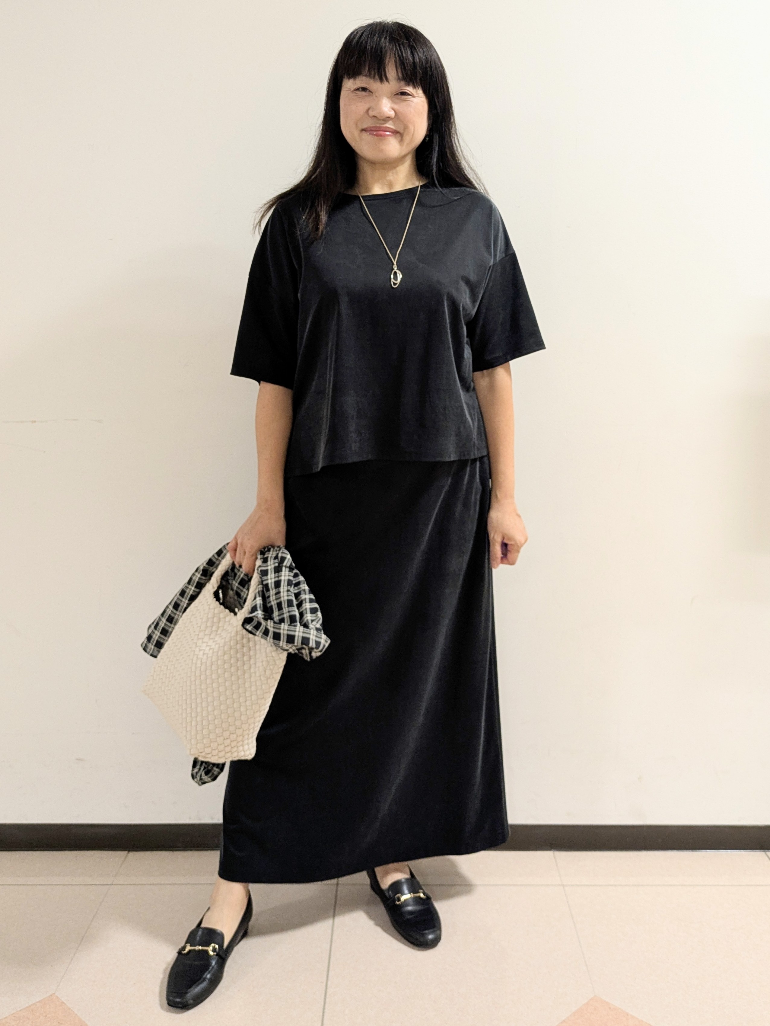 ともさんの「UNTITLED｜【きれいめTシャツ/セットアップ可】ヴィンテージライクプルオーバー」を使ったコーディネート