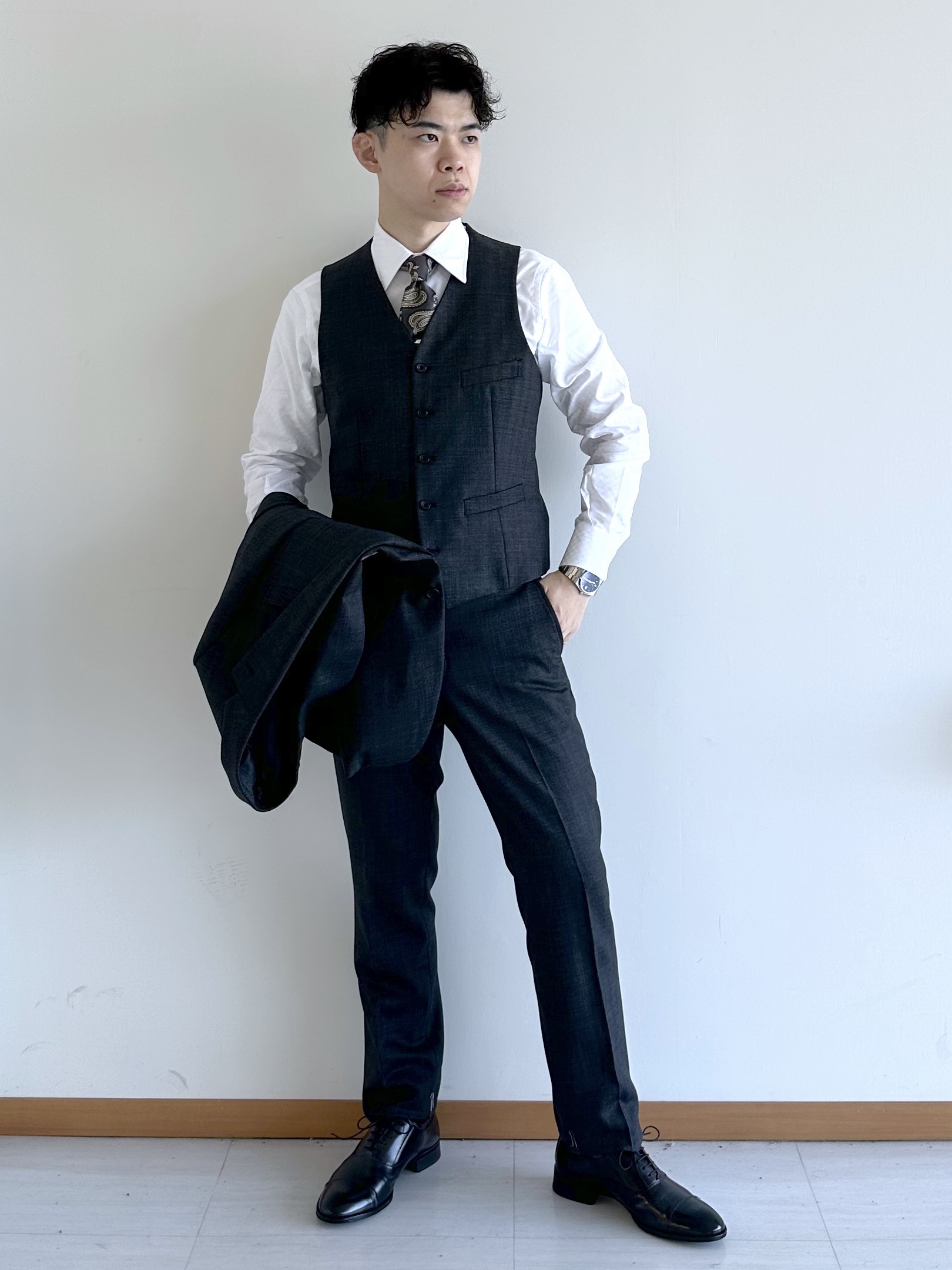 イッシーさんの「TAKEO KIKUCHI｜シャイニーシャーク ストライプスーツ／スリーピース対応」を使ったコーディネート