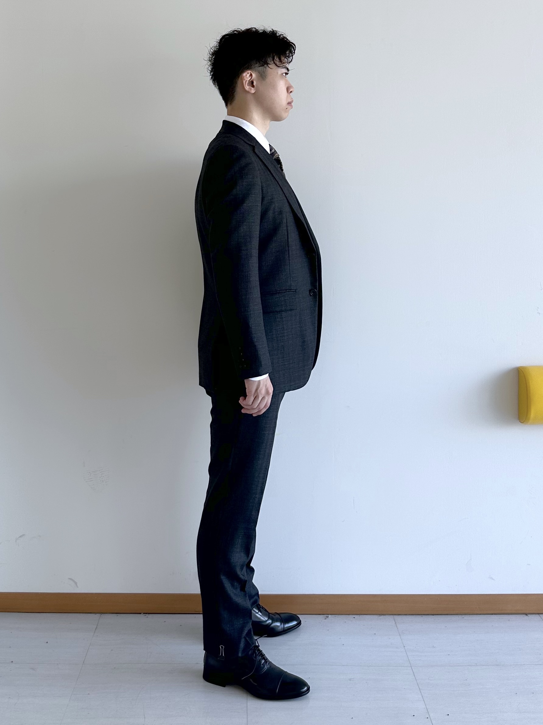イッシーさんの「TAKEO KIKUCHI｜シャイニーシャーク ストライプスーツ／スリーピース対応」を使ったコーディネート