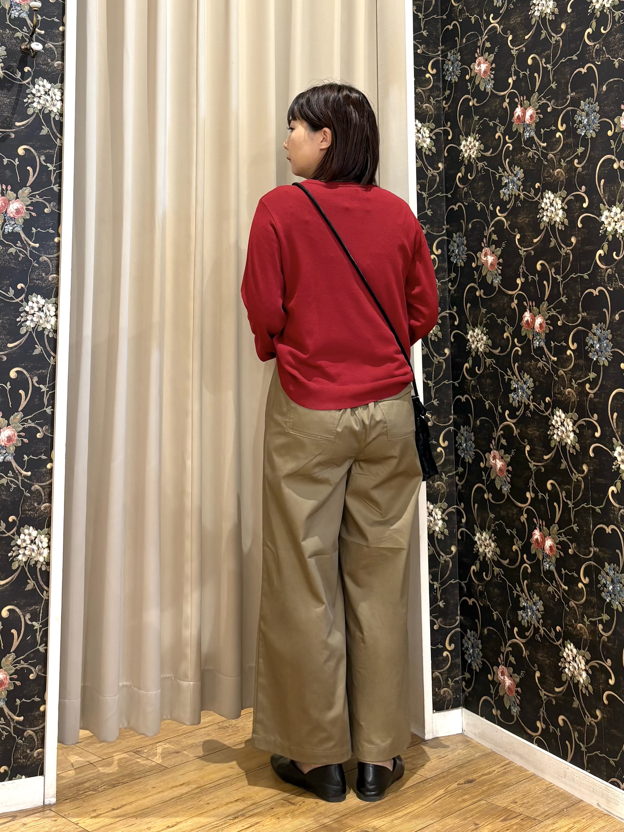 ネリさんの「SHOO･LA･RUE｜【洗濯機可/S-LL】金ボタンが上品に。さらさらタッチカーディガン」を使ったコーディネート
