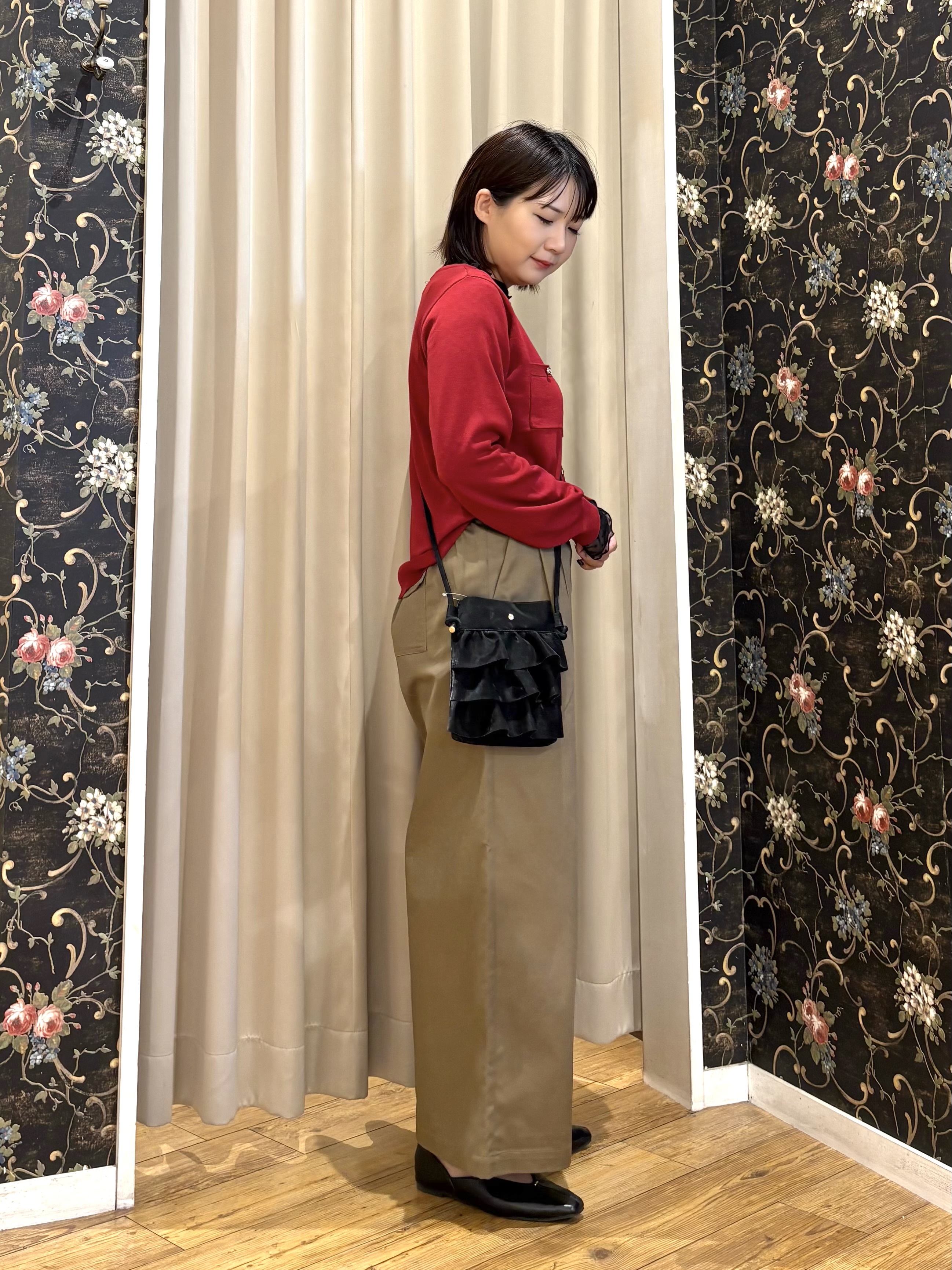 ネリさんの「SHOO･LA･RUE｜【洗濯機可/S-LL】金ボタンが上品に。さらさらタッチカーディガン」を使ったコーディネート