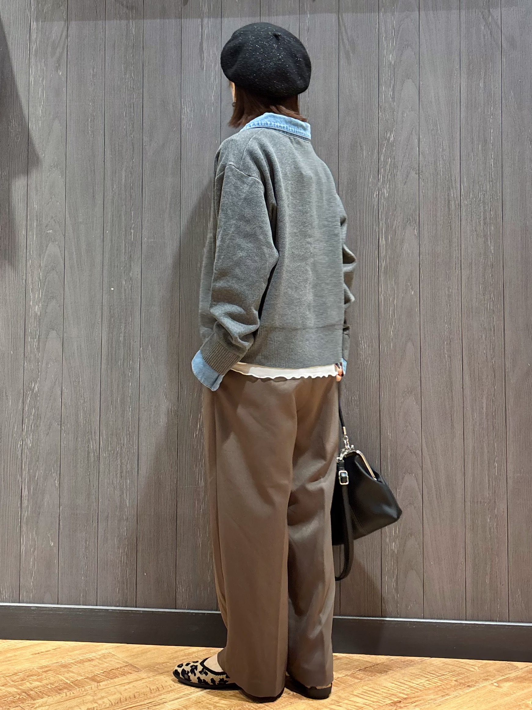 meiさんの「SHOO･LA･RUE｜【S-LL/洗濯機可】デニム／チェック切替でこなれ見え 金ボタンニットカーディガン」を使ったコーディネート