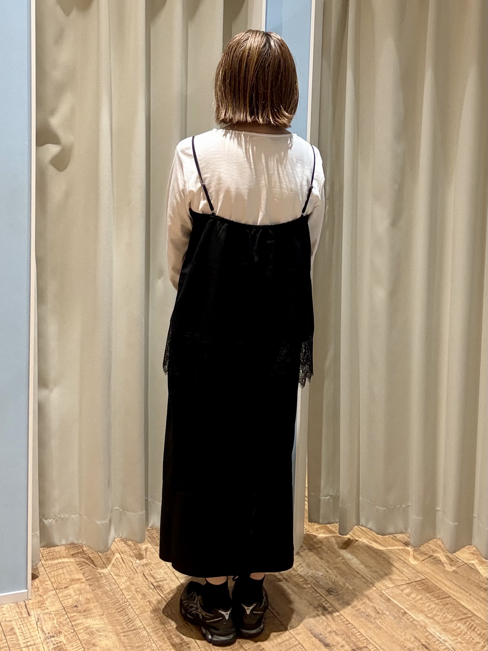 yuさんの「SHOO･LA･RUE｜【UV/S-LL/洗濯機可】大人上品 ロゴプリントロンT」を使ったコーディネート